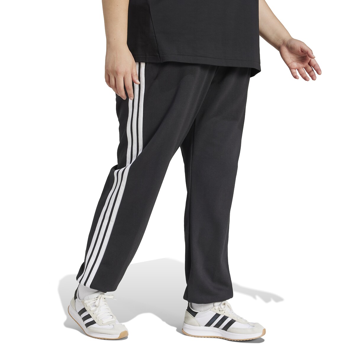 ROUPAS ESPORTIVAS ADIDAS<br>Calça Esportiva Essentials com 3 Listras (Tamanhos Plus)