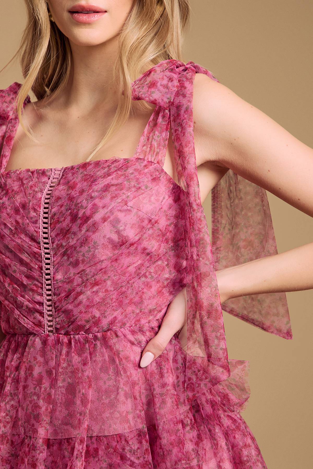 Oasis Robe Longue À Bretelles Nouées Et Volants Étagés