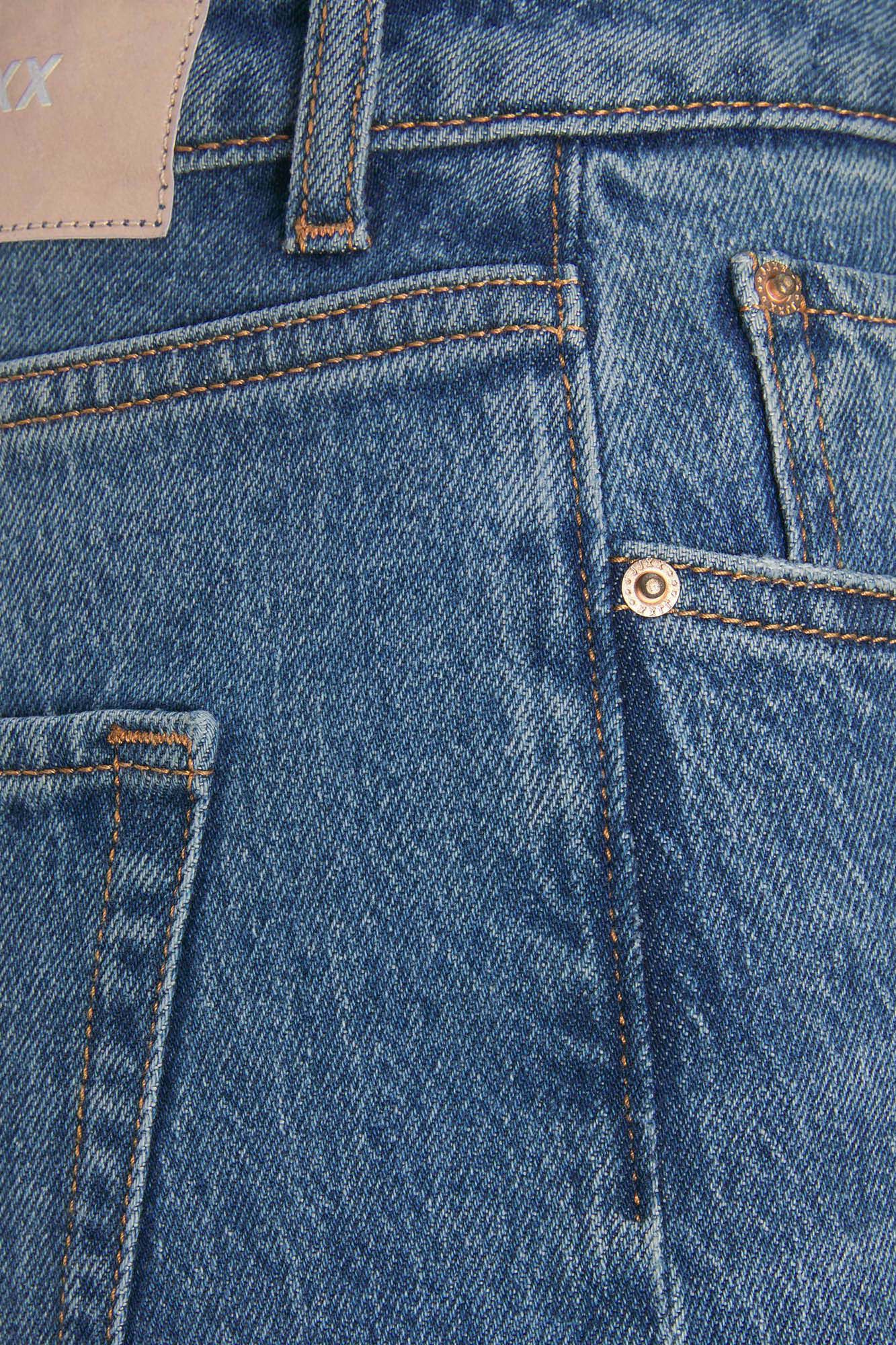 calça jeans estilo Mom