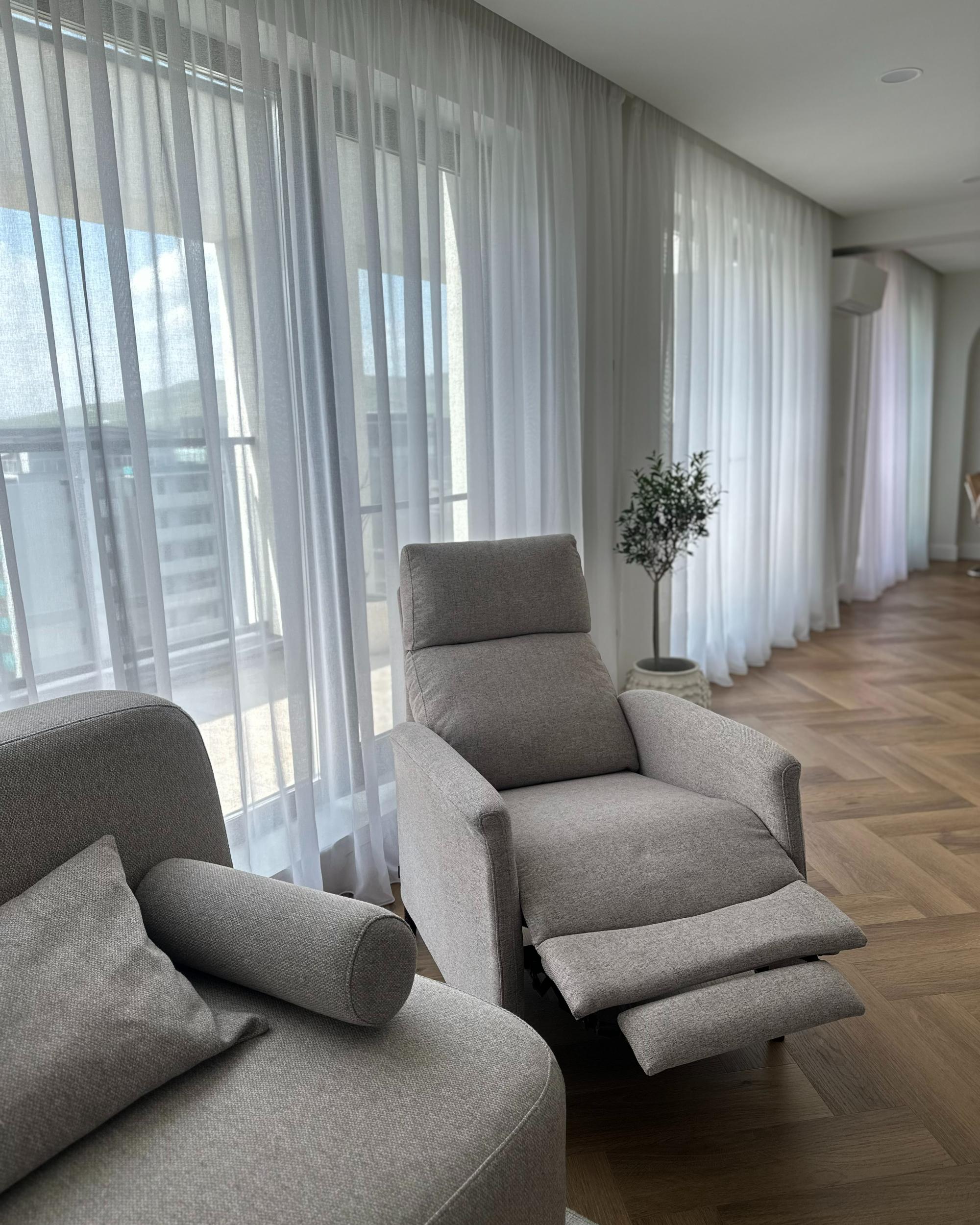 Relaxfauteuil SELVIK inclusief voetensteun Stof Taupe