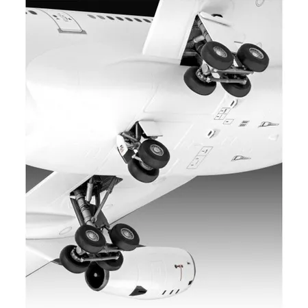 Revell A340-300 Lufthansa New Livery