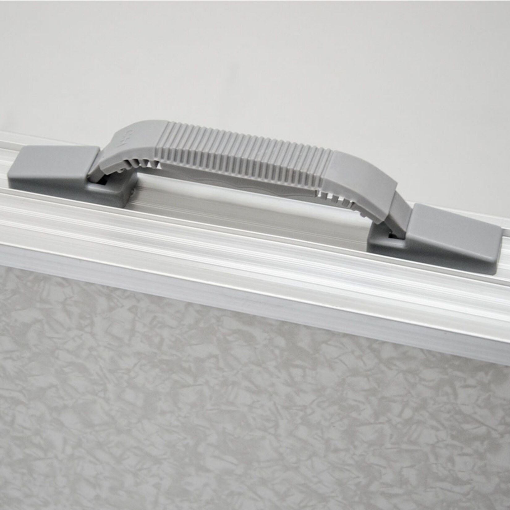 Klappbarer stabiler Campingtisch 120x60x70cm höhenverstellbar tragbar Kofferformat Aluminium Hellgra