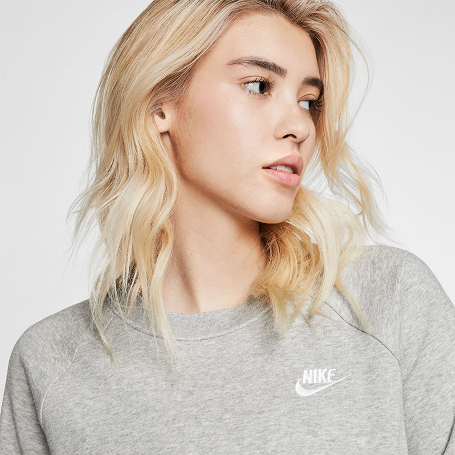 Nike Sportswear Essential Logo Crew