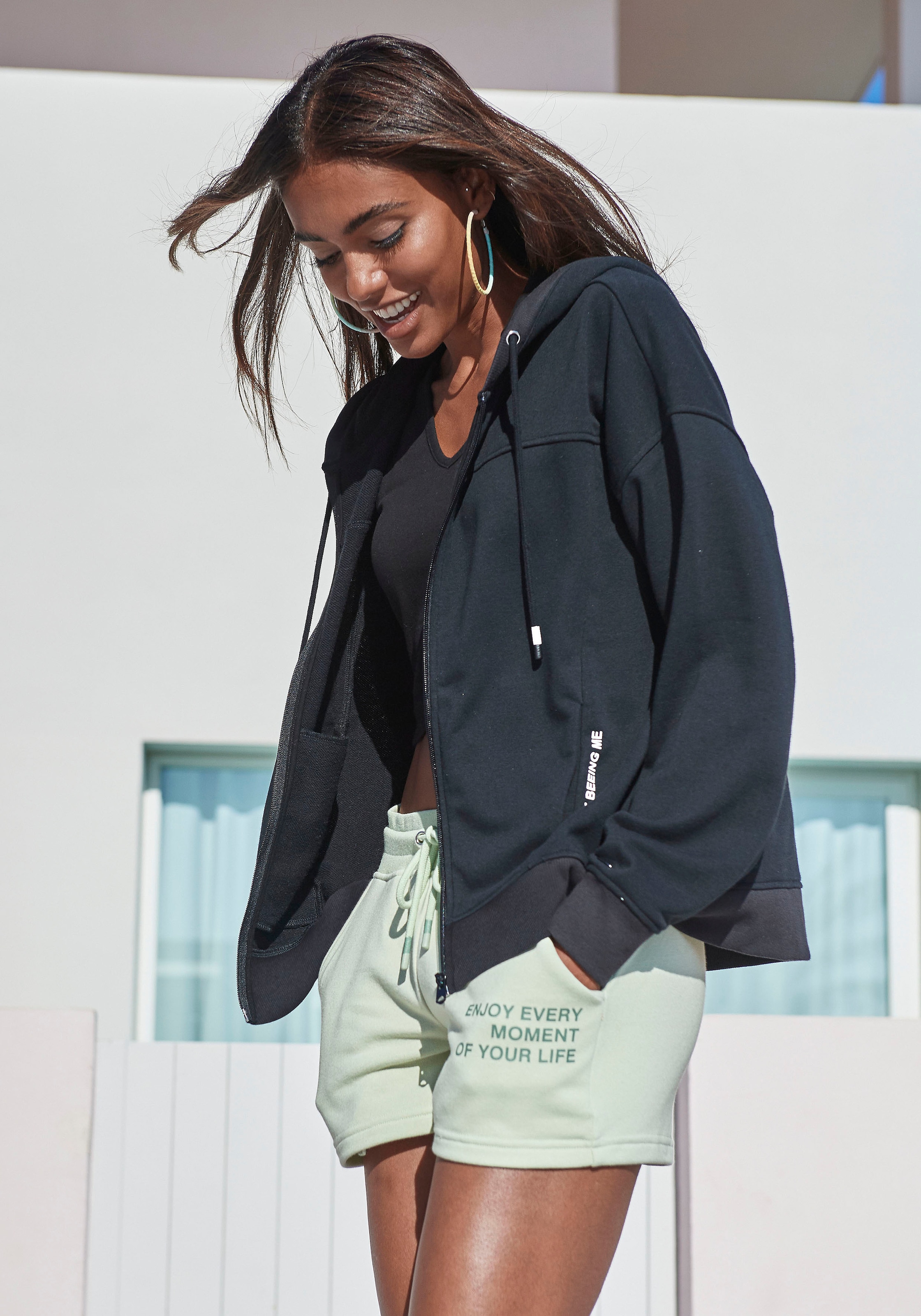 Buffalo Kapuzensweatjacke , mit Statement Druck, Loungeanzug