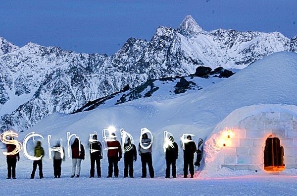 Iglu-Übernachtung in Ötz als außergewöhnliche Geschenkidee
