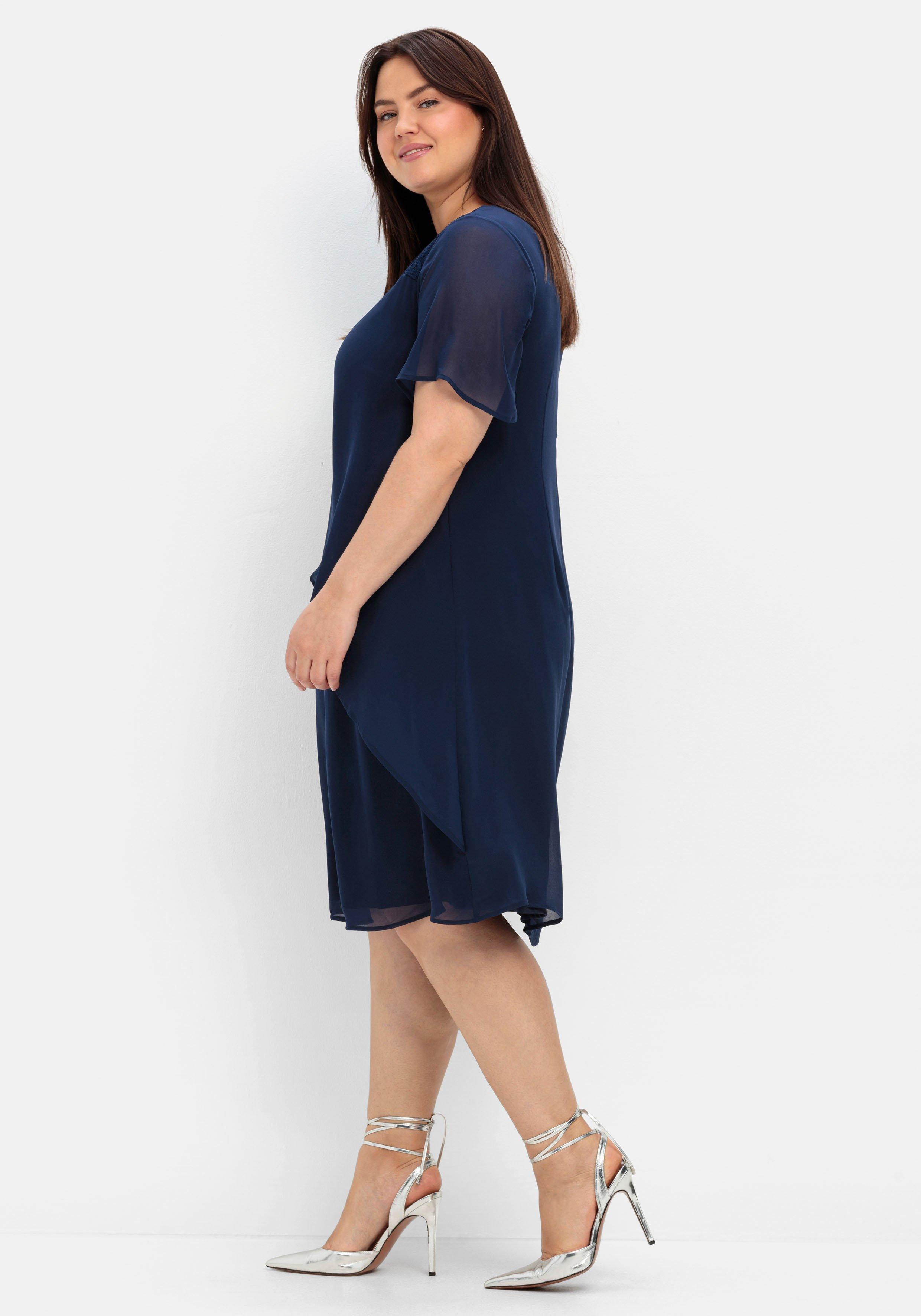 Cocktailkleid mit Spitzen-Einsatz, aus Chiffon