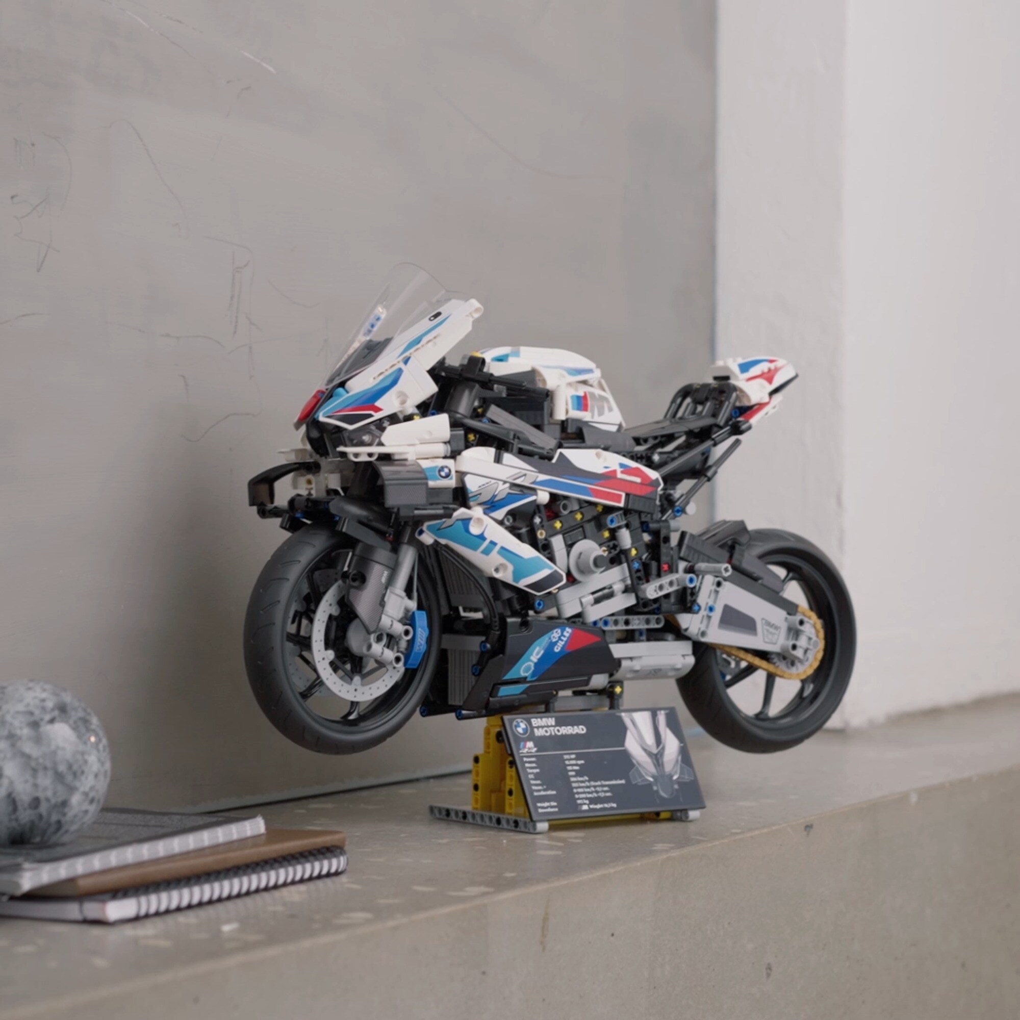 LEGO Konstruktionsspielzeug Technic BMW M 1000 RR