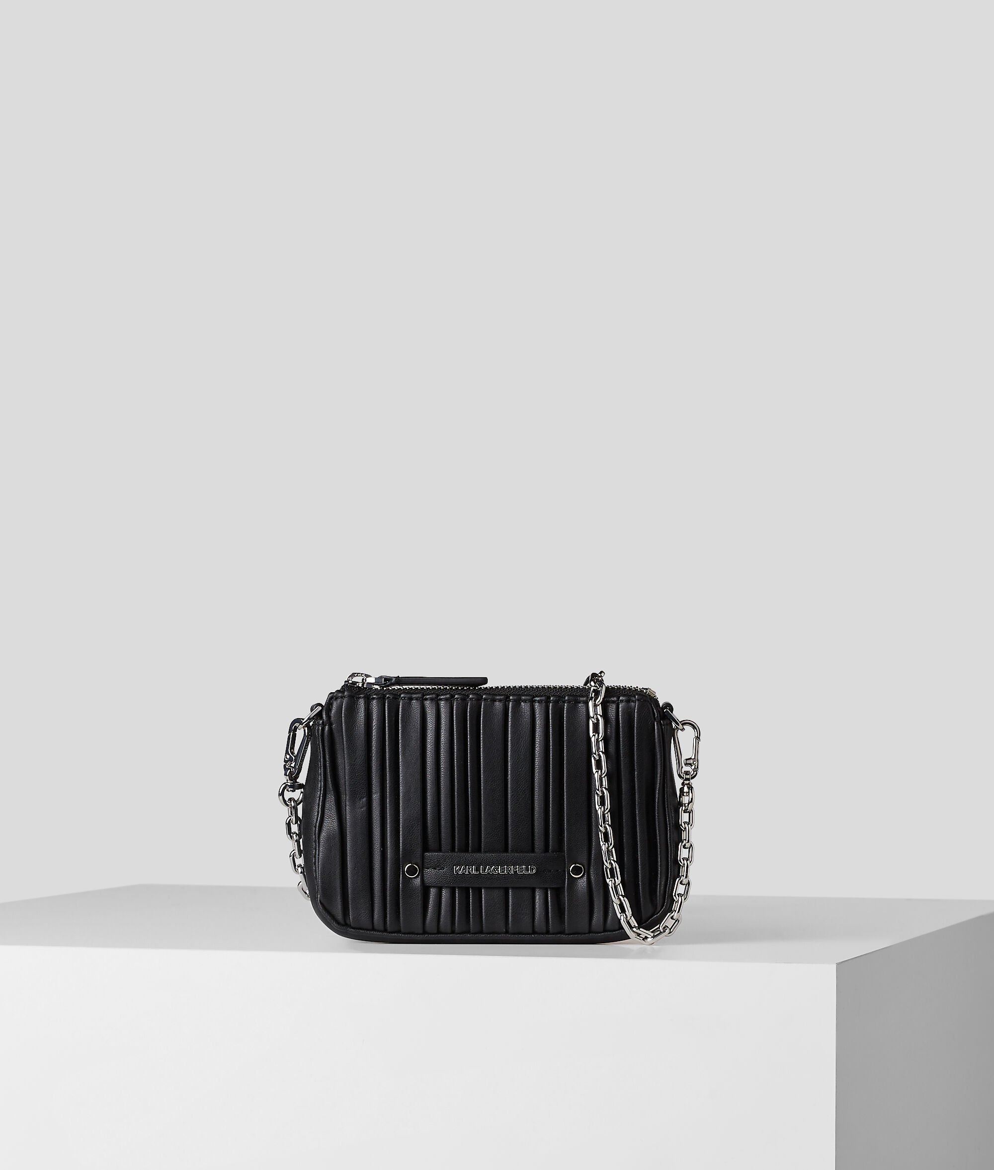 POCHETTE AVEC CHAÎNE K/KUSHION