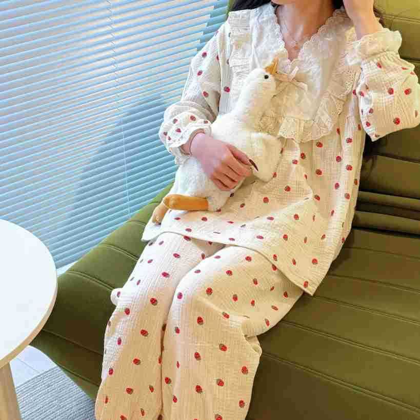molpes - Pyjamaset: top met lange mouwen, kanten rand en strik + broek
