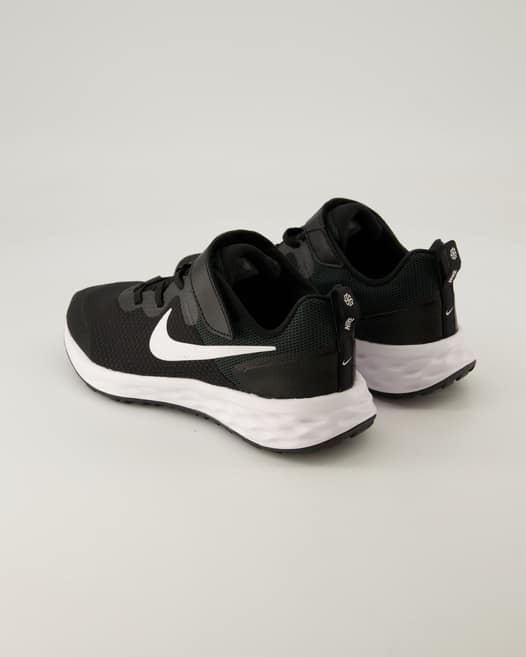 Nike Revolution Sportschuhe in Schwarz