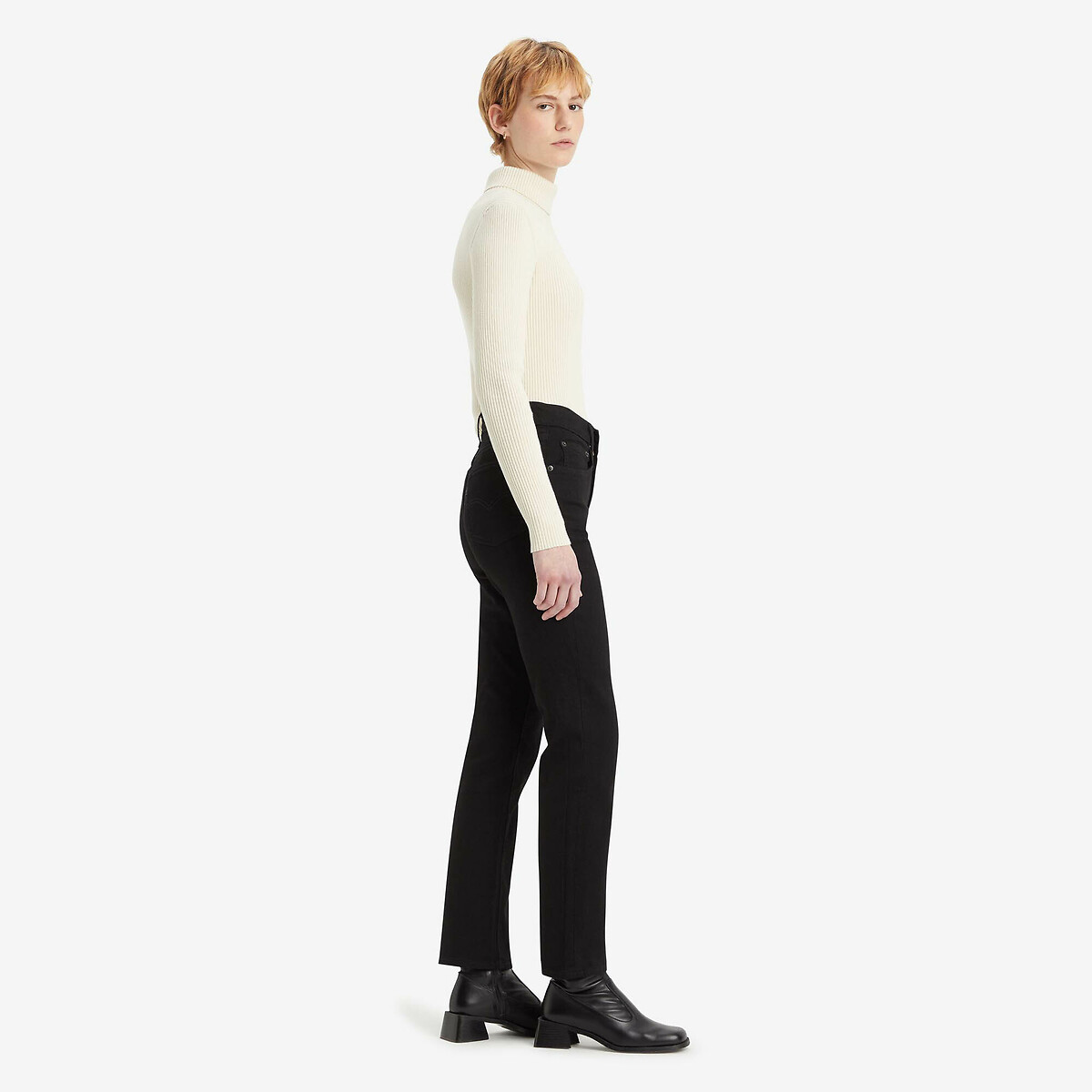 Calça jeans Levi's 724 de cintura alta e corte reto.