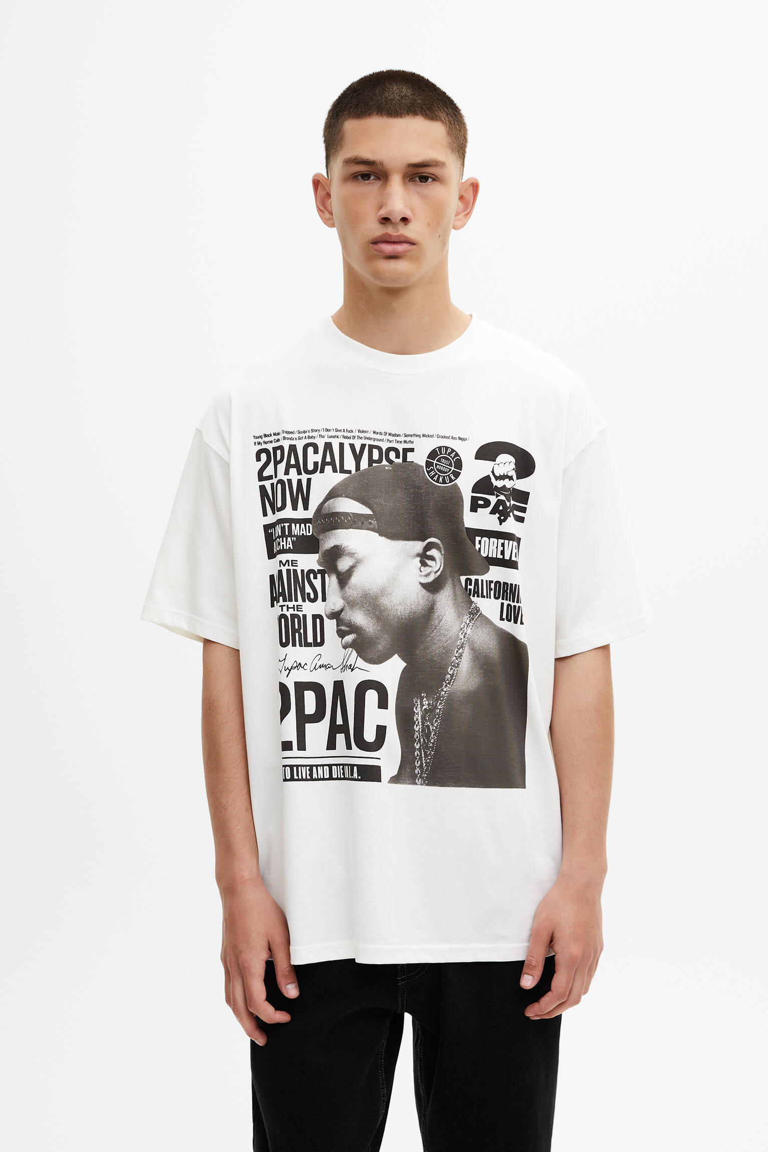 CAMISETA OVERSIZED COM ESTAMPA CONTRASTANTE TUPAC - OFF WHITE