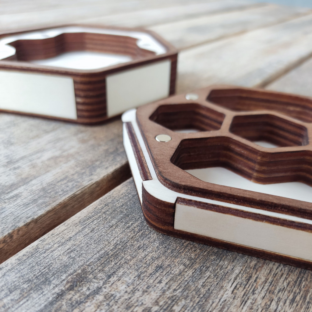 Boite à dés en bois