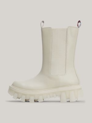 Botas de couro translúcido com solado grosso e travas