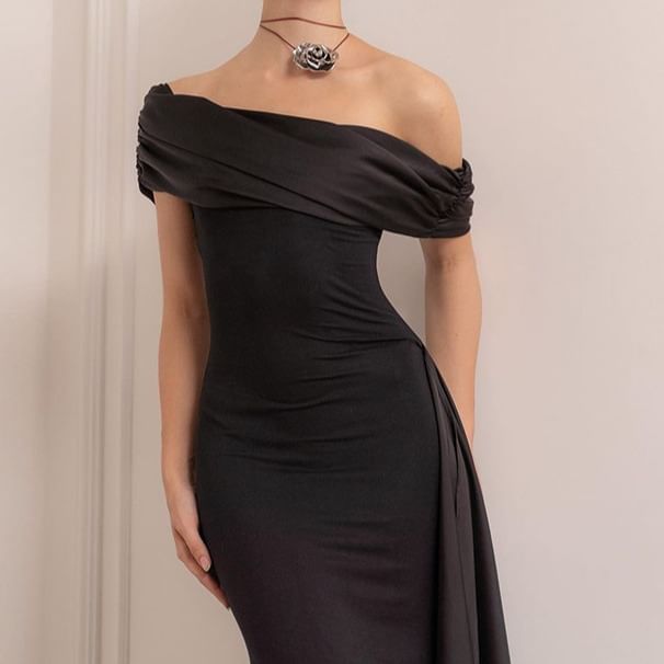 Femme Cradle - Maxi-jurk met korte mouwen en één schouder, effen strikbandjes