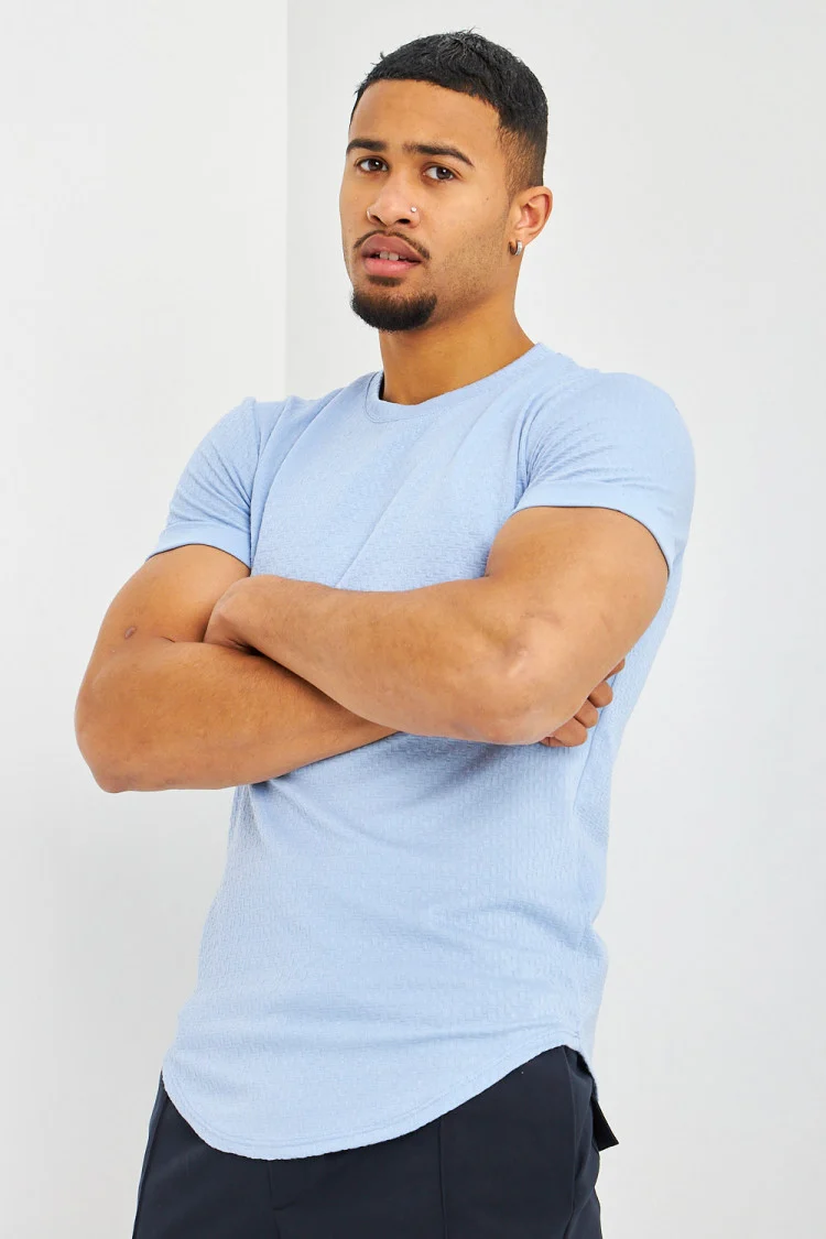 T-shirt motif relief bleu ciel manches courtes à revers