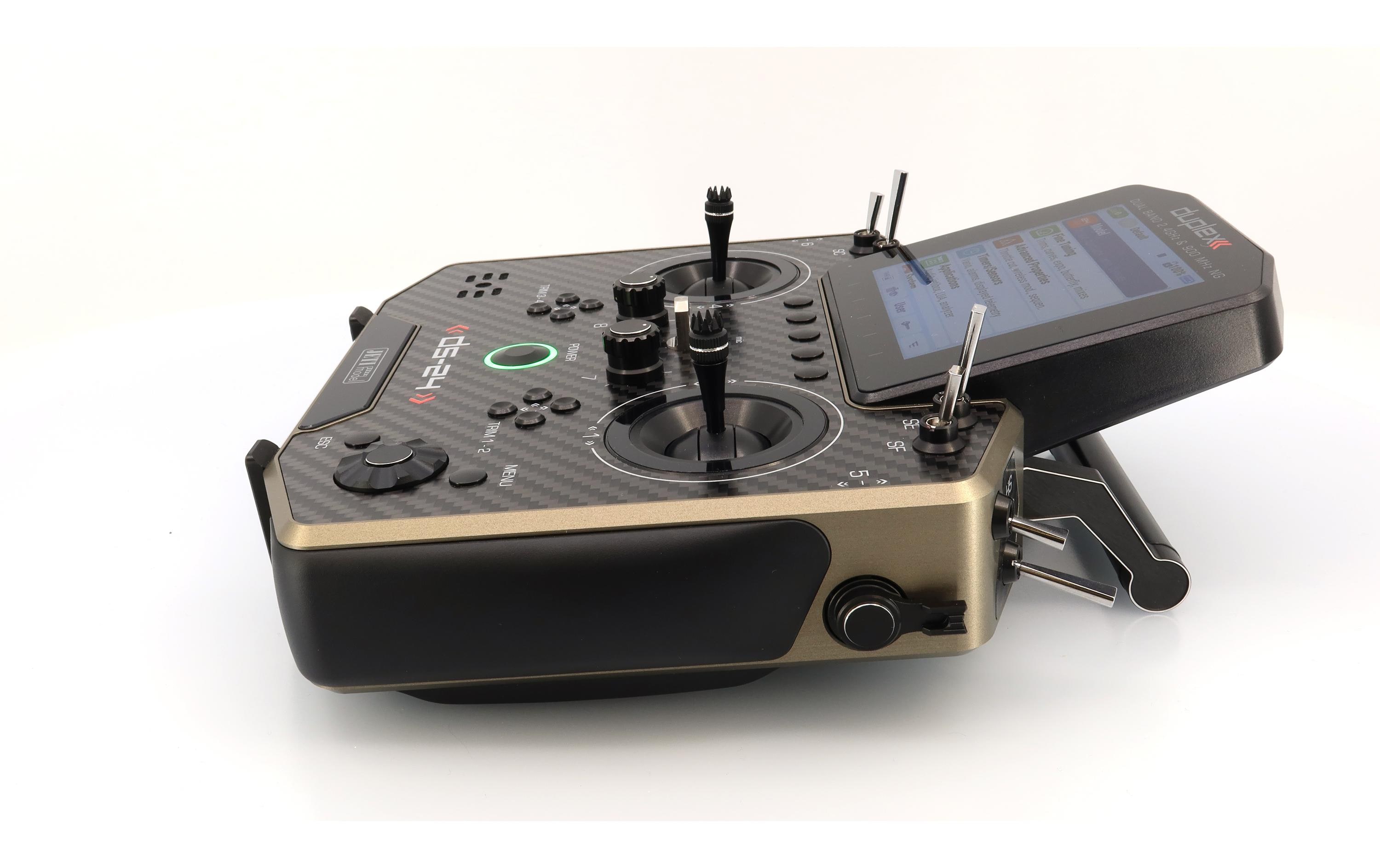 Fernsteuerung DS-24II Carbon Line Bronze 24 Kanal, Duplex EX<br>Professioneller 24-Kanal-Sender mit Geber auf Rückseite und Carbon-Frontplatte