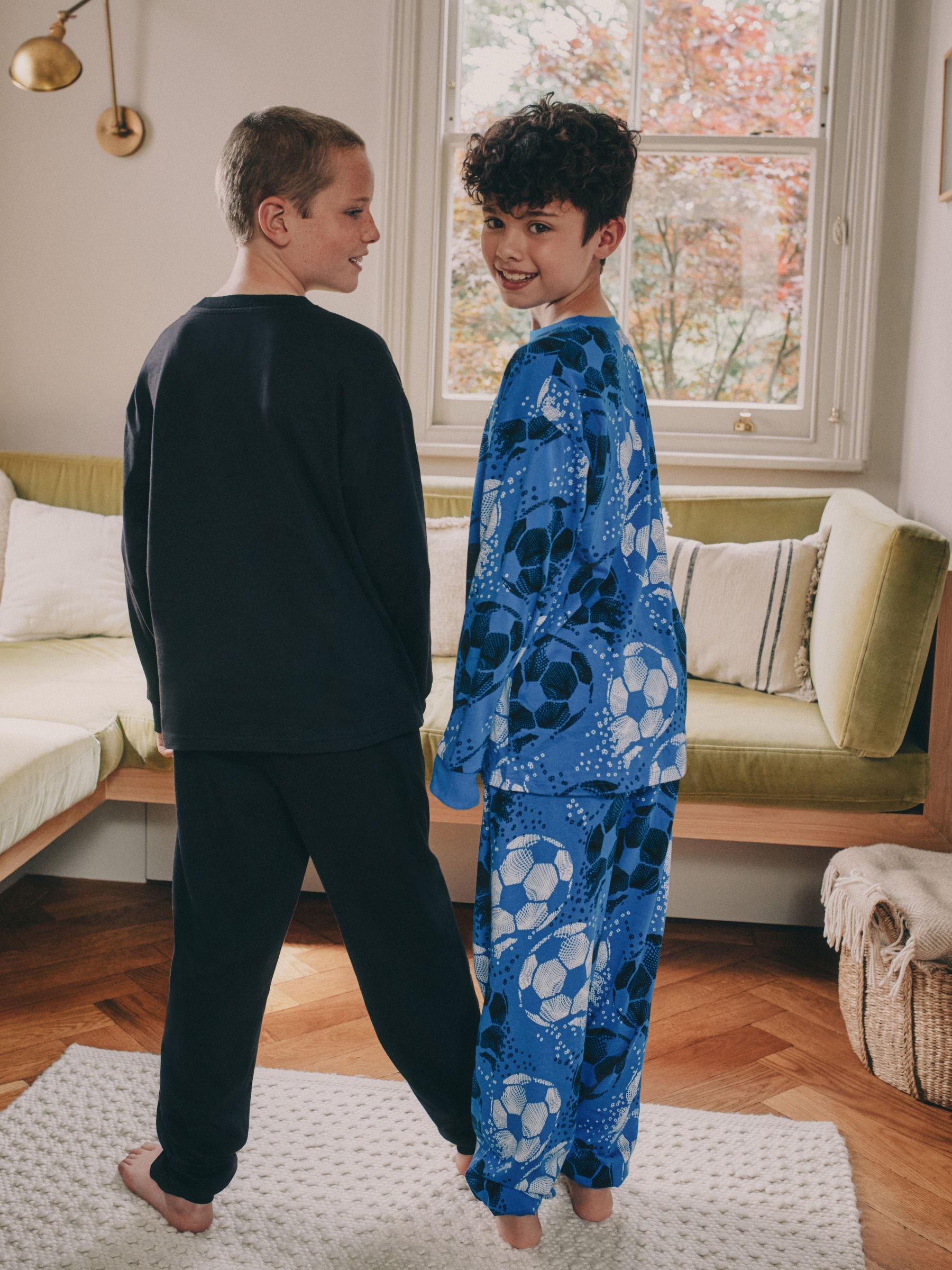 Blauw/zwart met voetbal - Verpakking van 2 pyjama's met lange mouwen (3-16 jr)