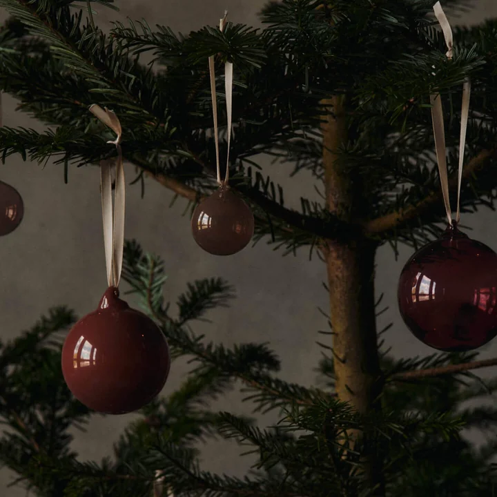 Ferm Living - Glass Baubles Weihnachtskugel, L, rosarot transluzent (3er-Set)
