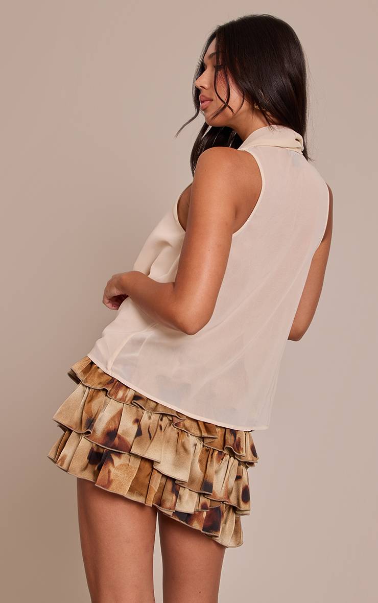 Crème Top Long En Mousseline Col Bénitier Extrême Avec Détail