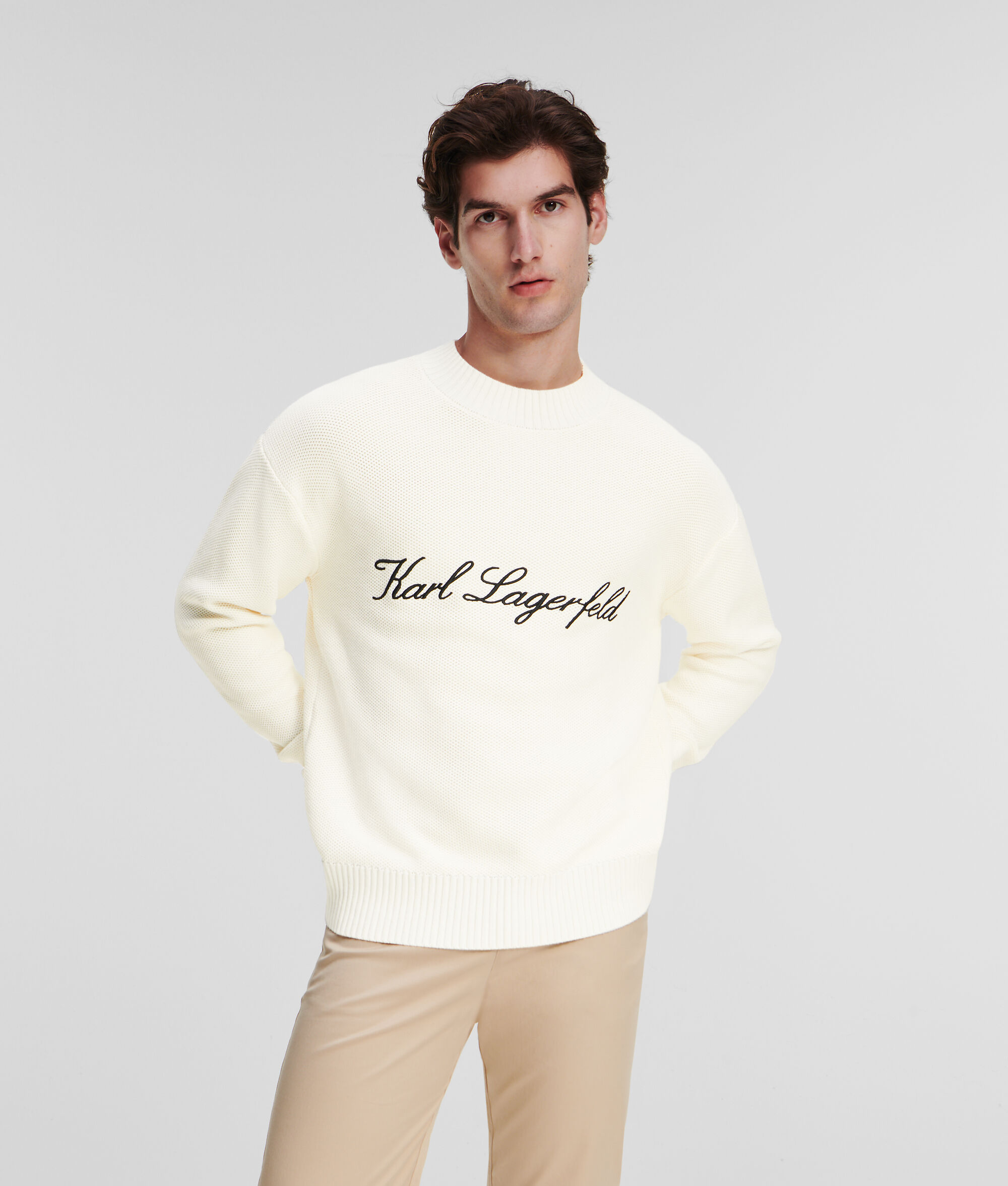 PULL EN TRICOT HOTEL KARL