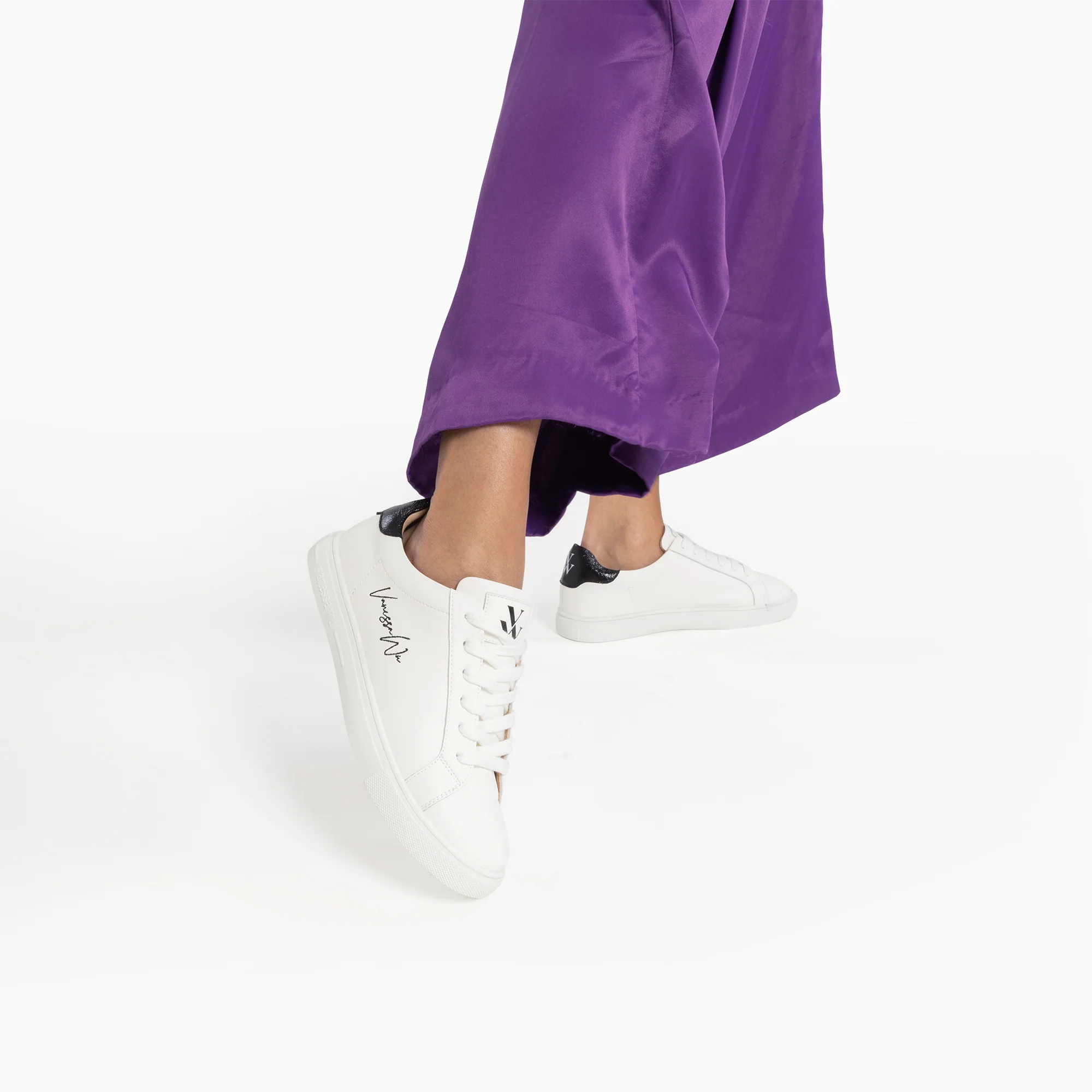 Sneakers-Baskets Isabella blanc et noir à lacets