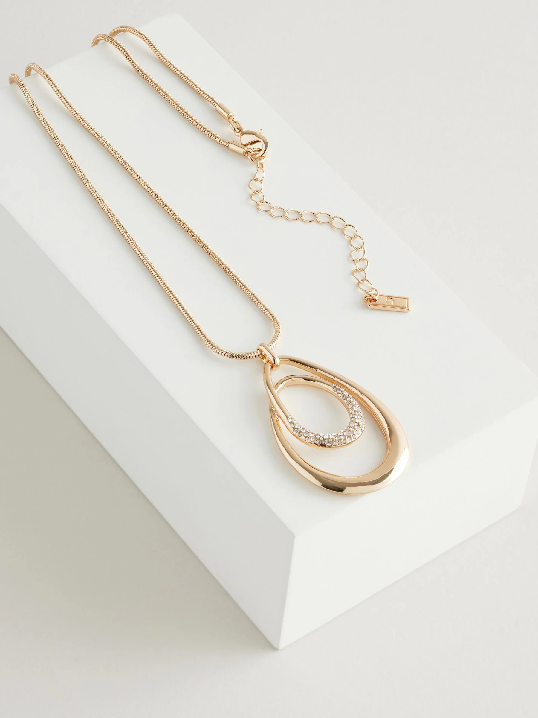 Goudkleurig - Ketting met ovale gedraaide hanger