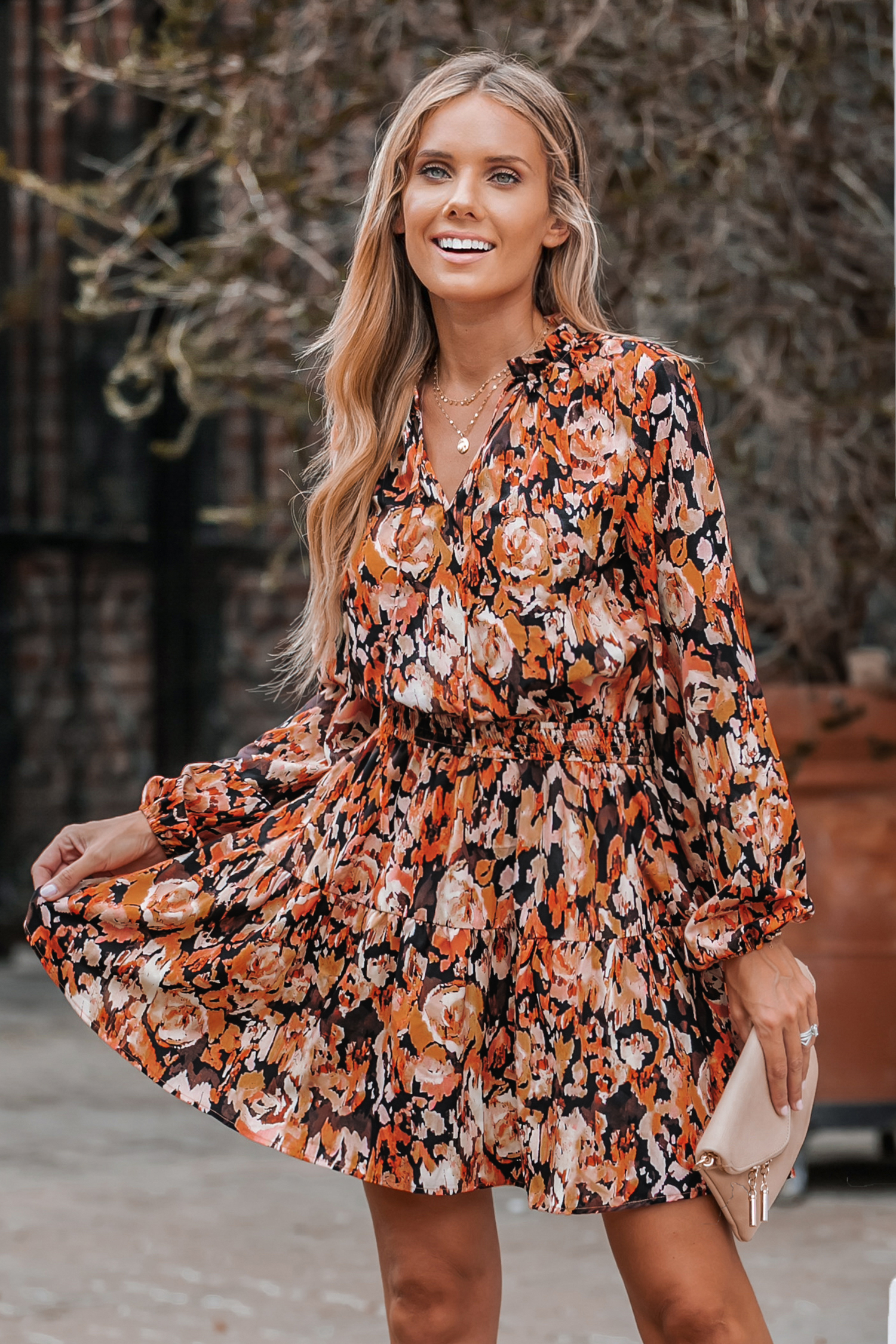 Robe mini avec col à nouer et imprimé floral