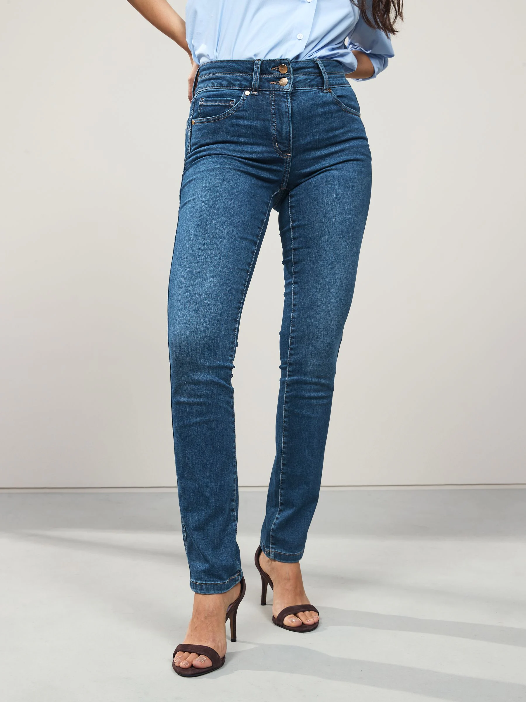 Middenblauw denim - Figuurvormende slim jeans
