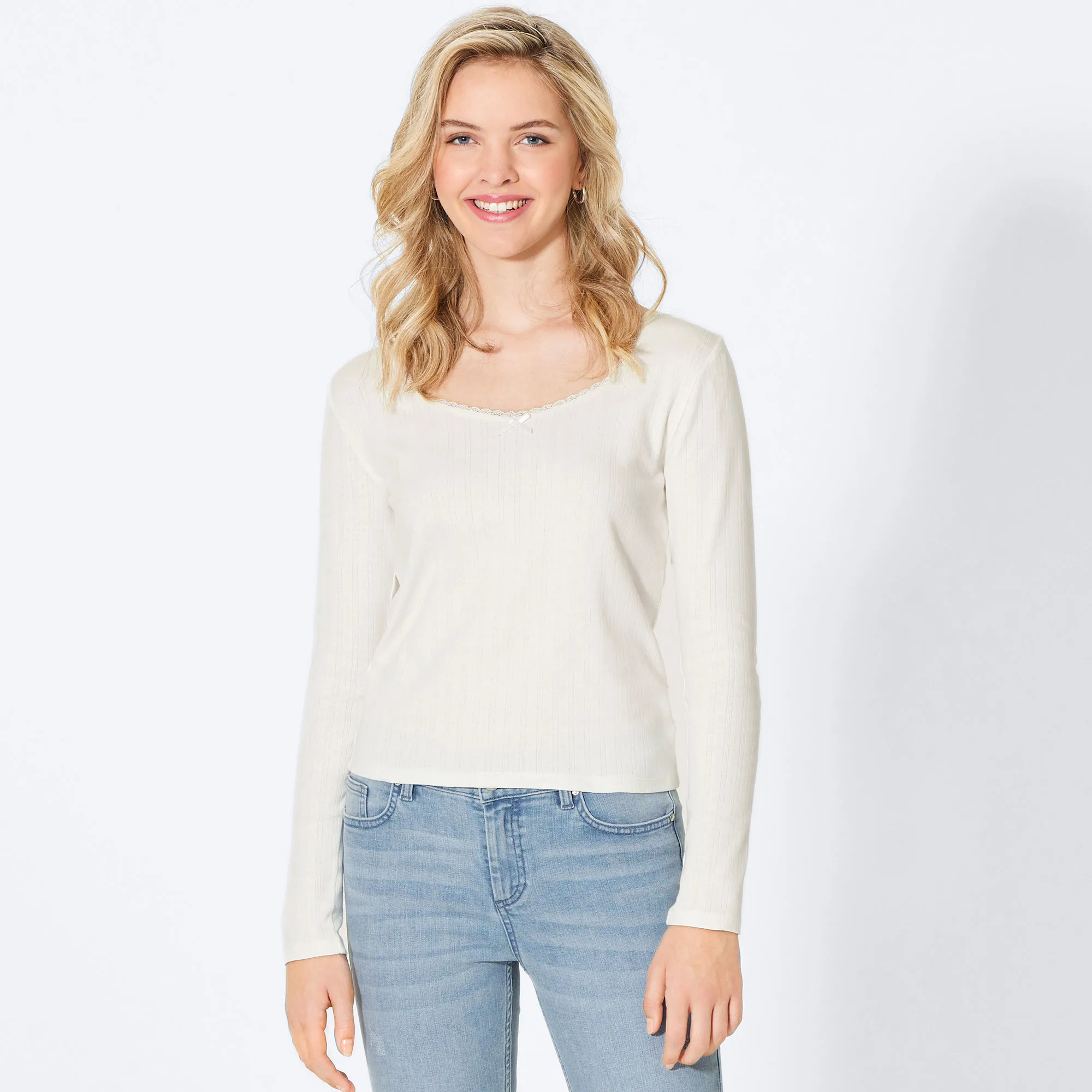 Damen-Shirt mit Spitze am Ausschnitt