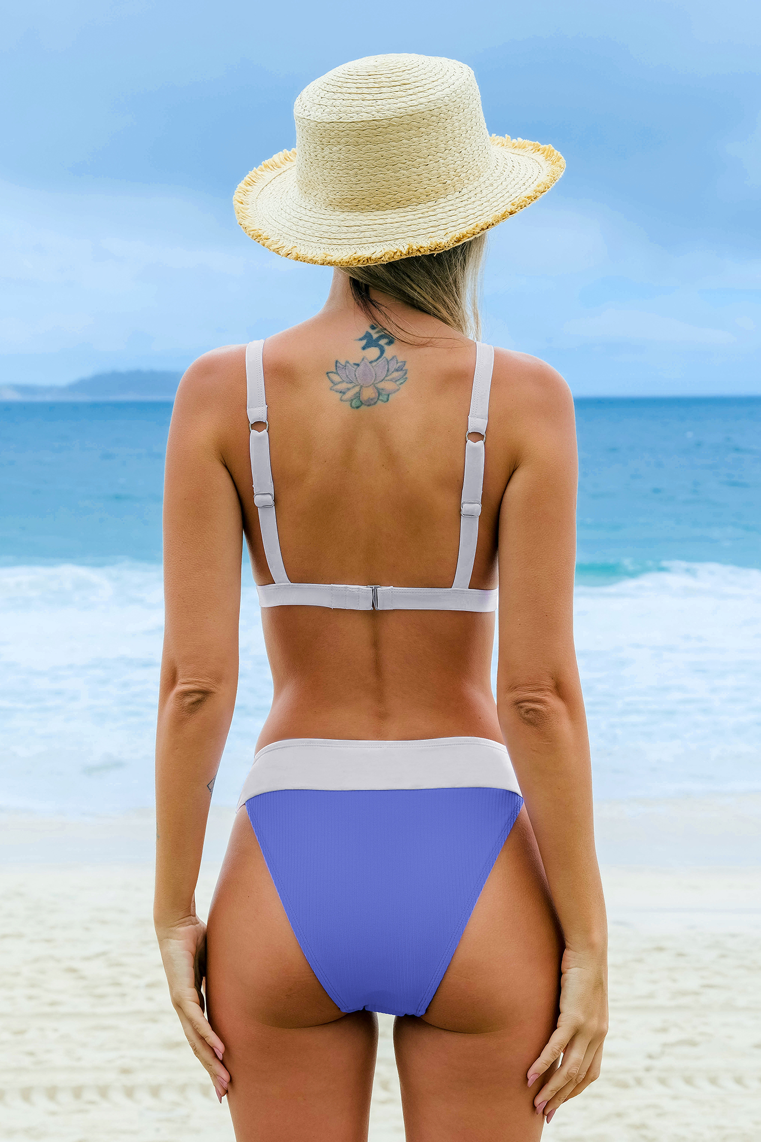 Bikini taille moyenne sportif à col en V et bloc de couleur