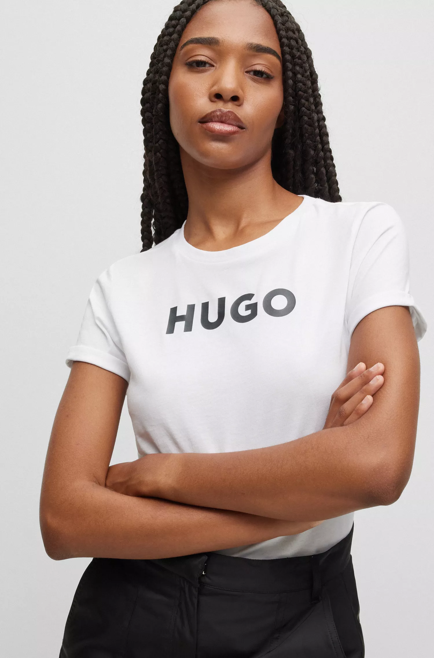 Camiseta HUGO vermelha, corte slim, com logo em malha de algodão.