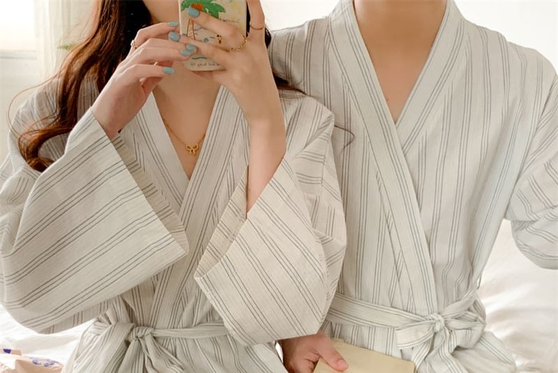 Sadelle - Bijpassende pyjamajas met V-hals, strepen en strikceintuur voor koppels