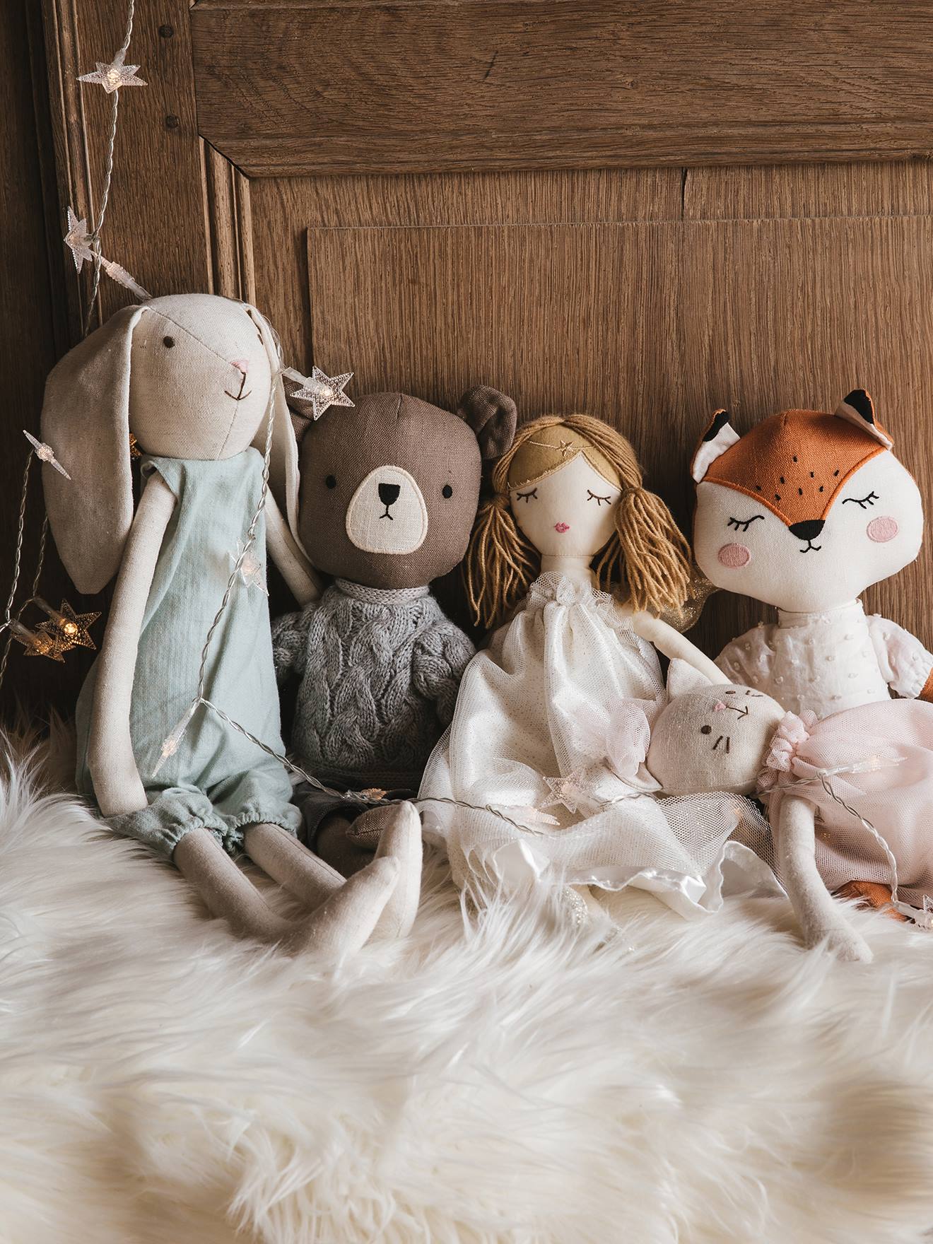 Urso de pelúcia com vestido marrom
