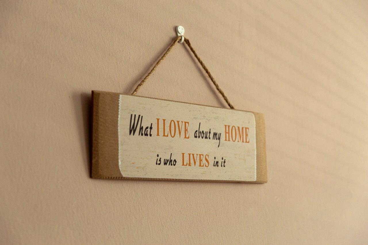 Holzschild - What I love about my home - 35x12 cm