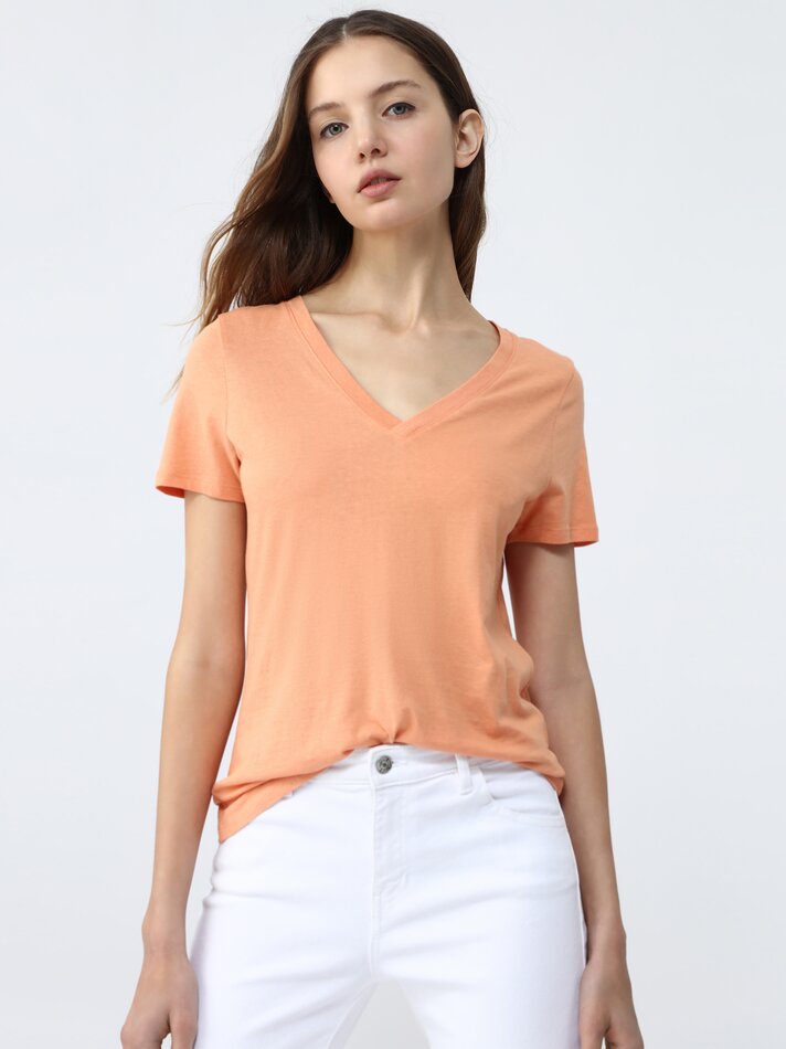 Pacote com 4 camisetas de gola V sortidas - Cor pêssego