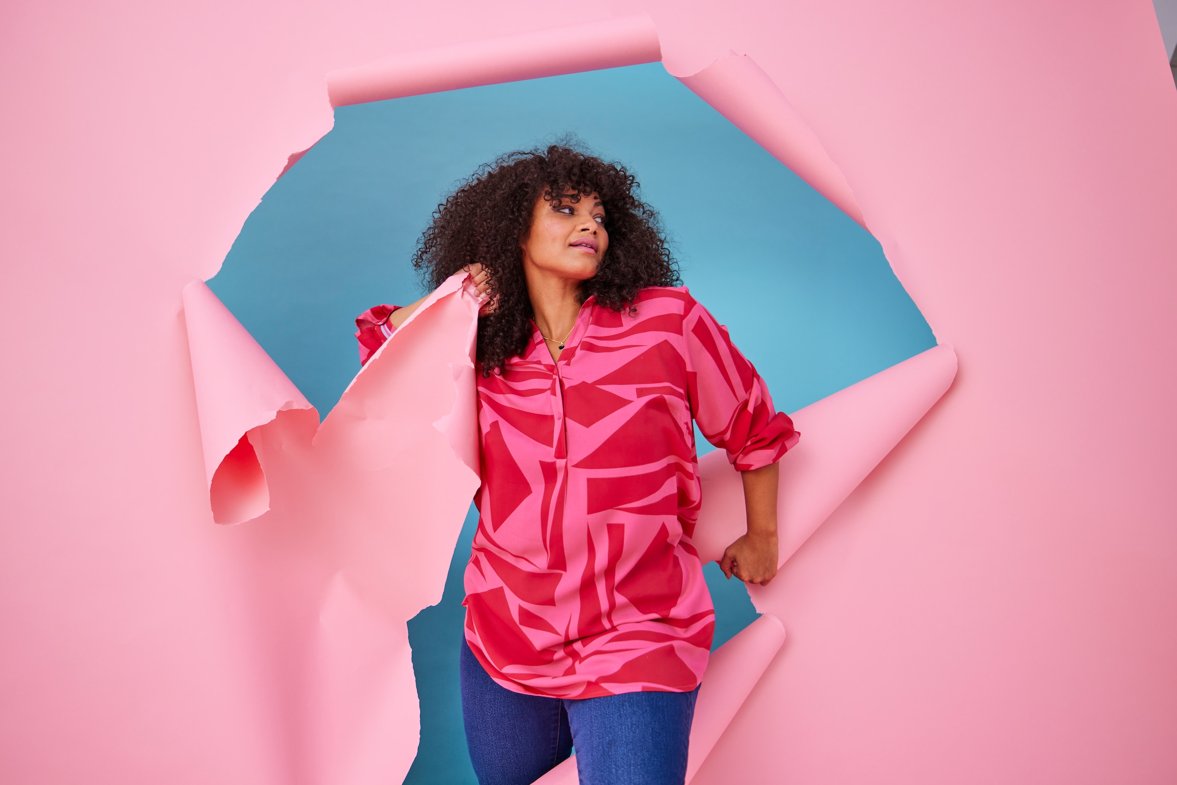 Aniston PLUS Longbluse , mit farbenfrohem, grossflächigem Druck
