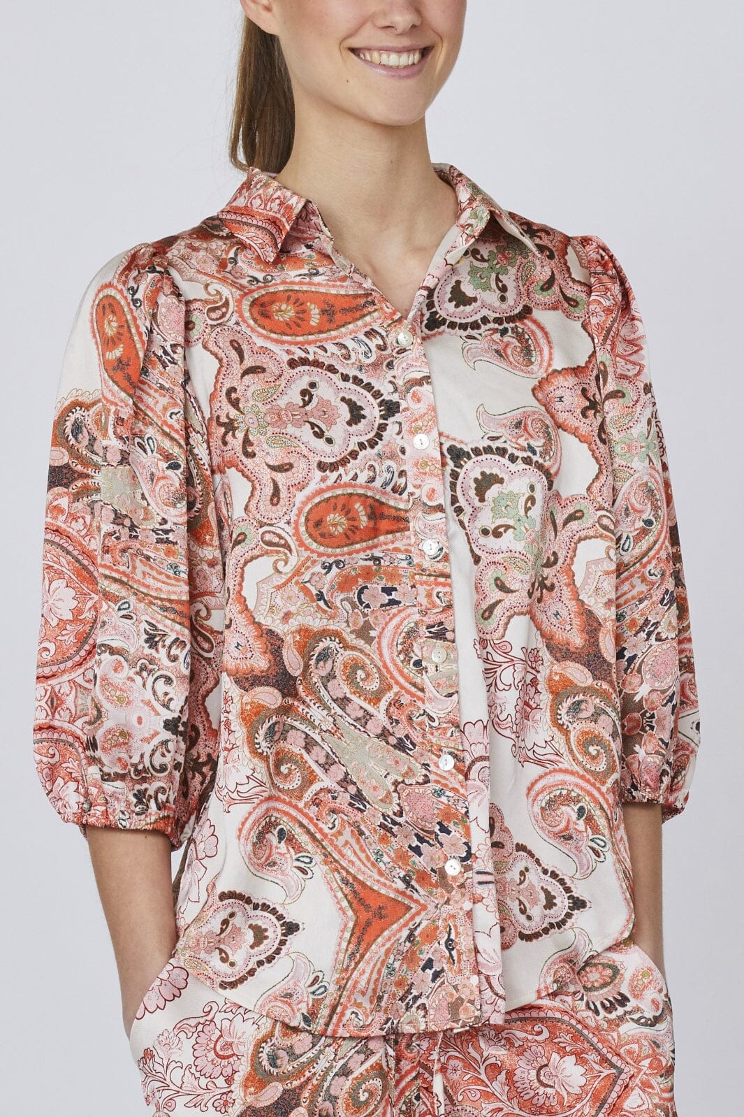 Love & Divine Love436-9 01 coral paisley