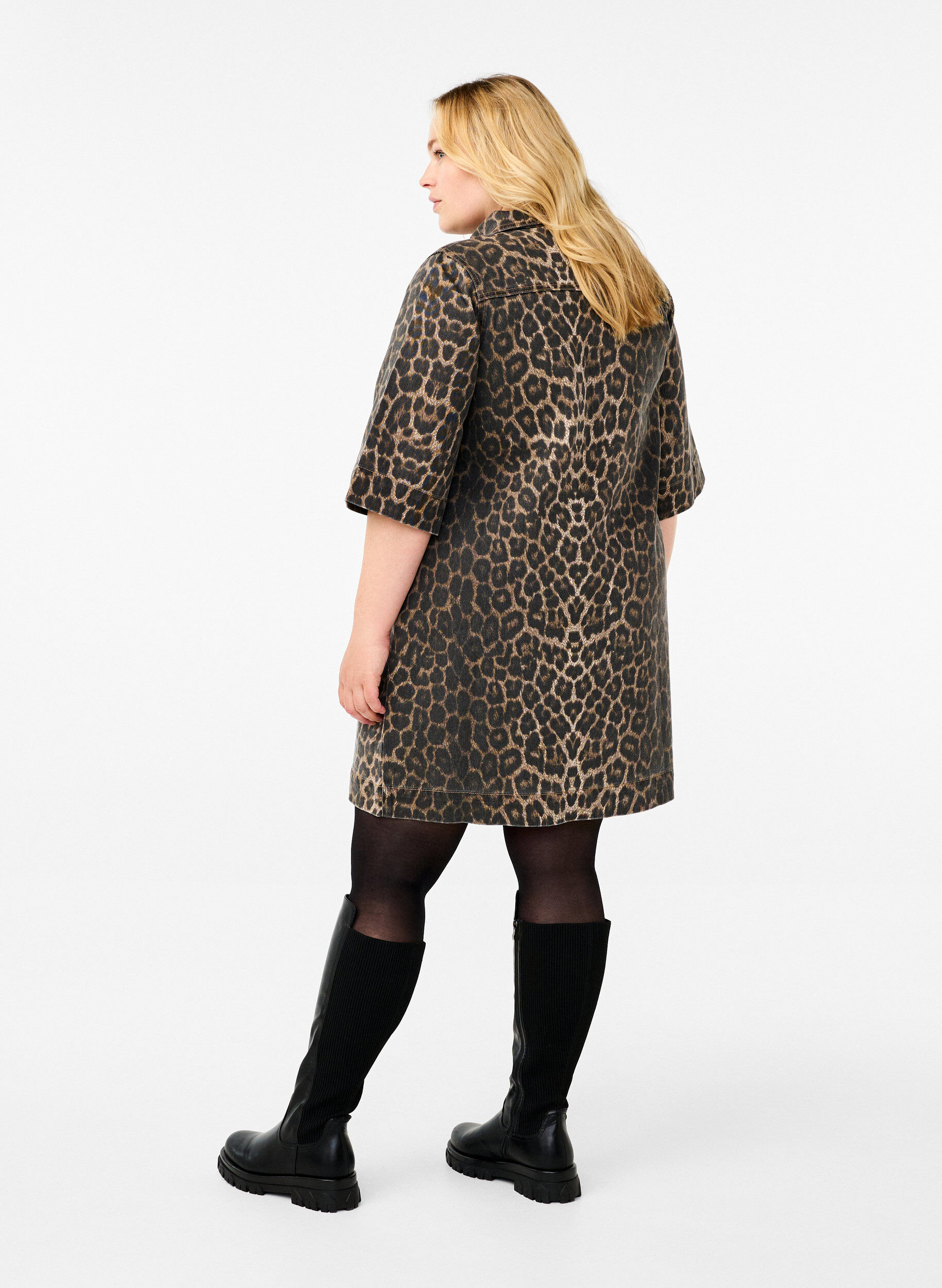 Kortærmet denimkjole med leopardprint