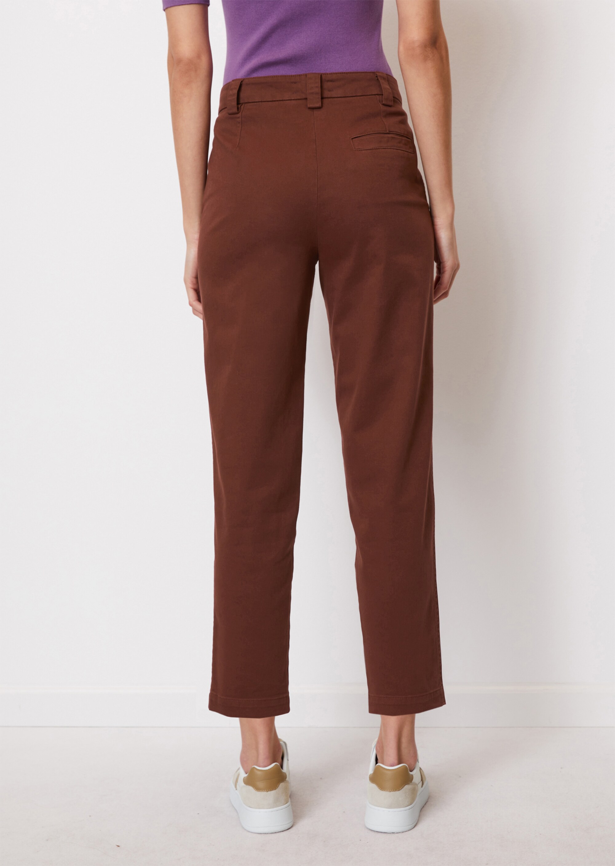 Chino Modell KALNI tapered aus Bio-Baumwoll-Stretch