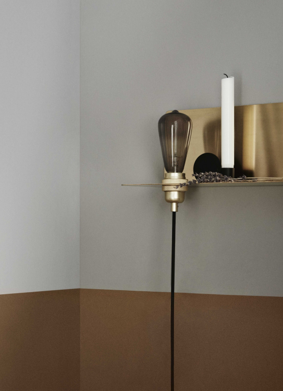 Frama 90° wandlamp messing