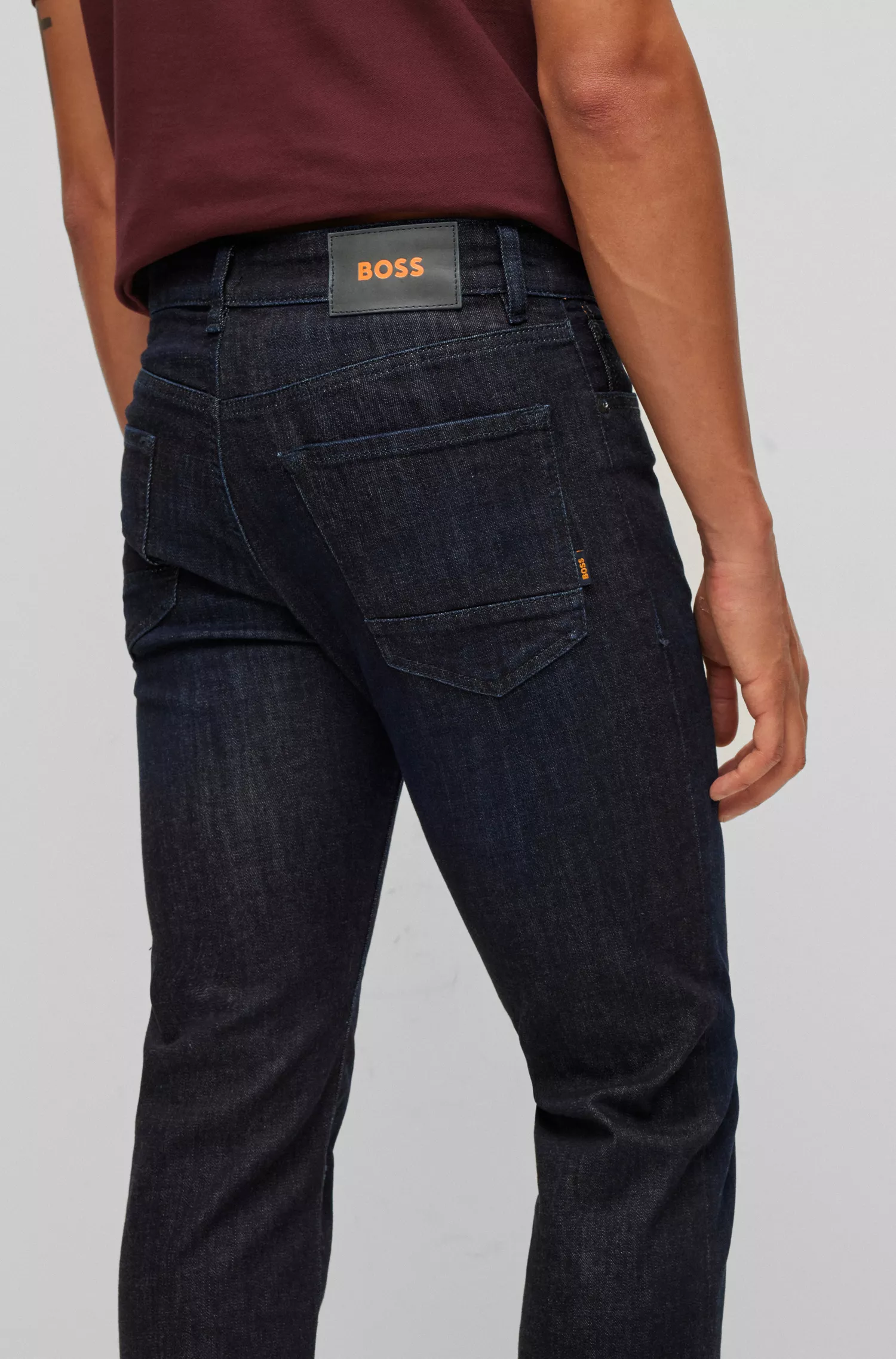 Calça jeans BOSS laranja, corte regular, em denim super elástico azul.