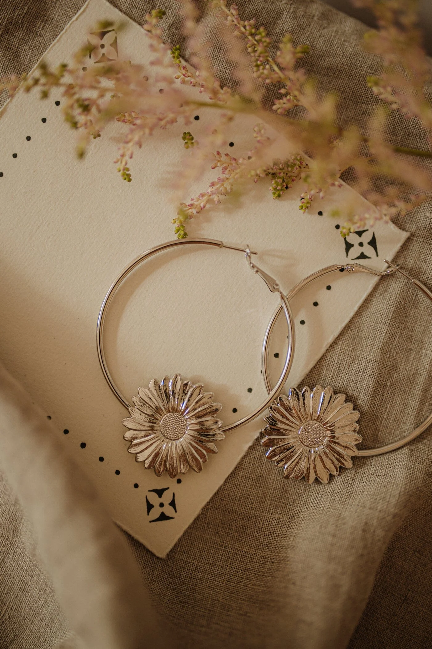 MAÏA - Boucles d'oreilles créoles fleurs plaqué argent | Argent