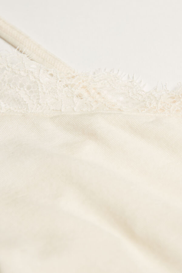 Blusa ultraleve em modal com cashmere e renda.