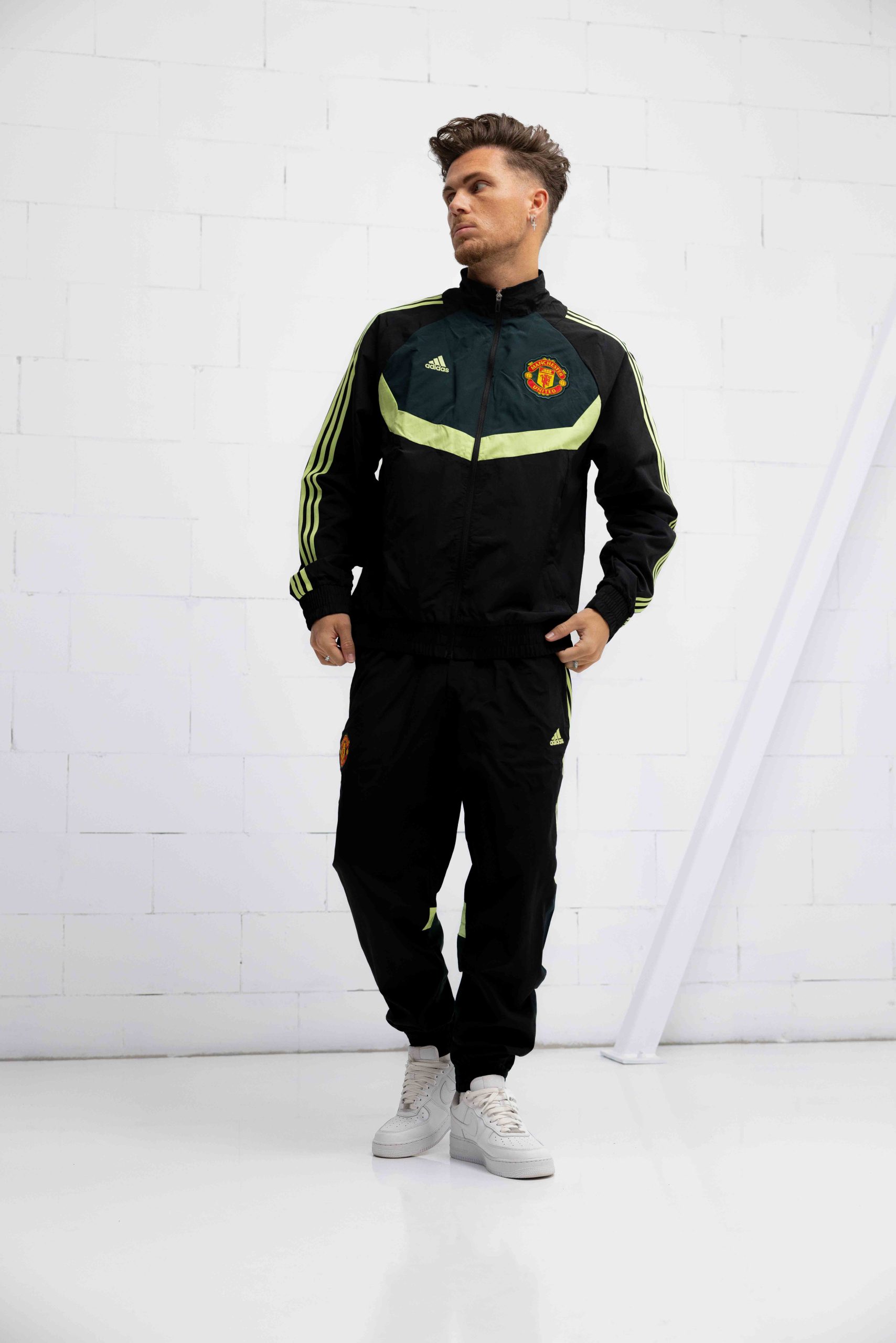 Manchester United Woven Trainingspak Senior 2023/2024