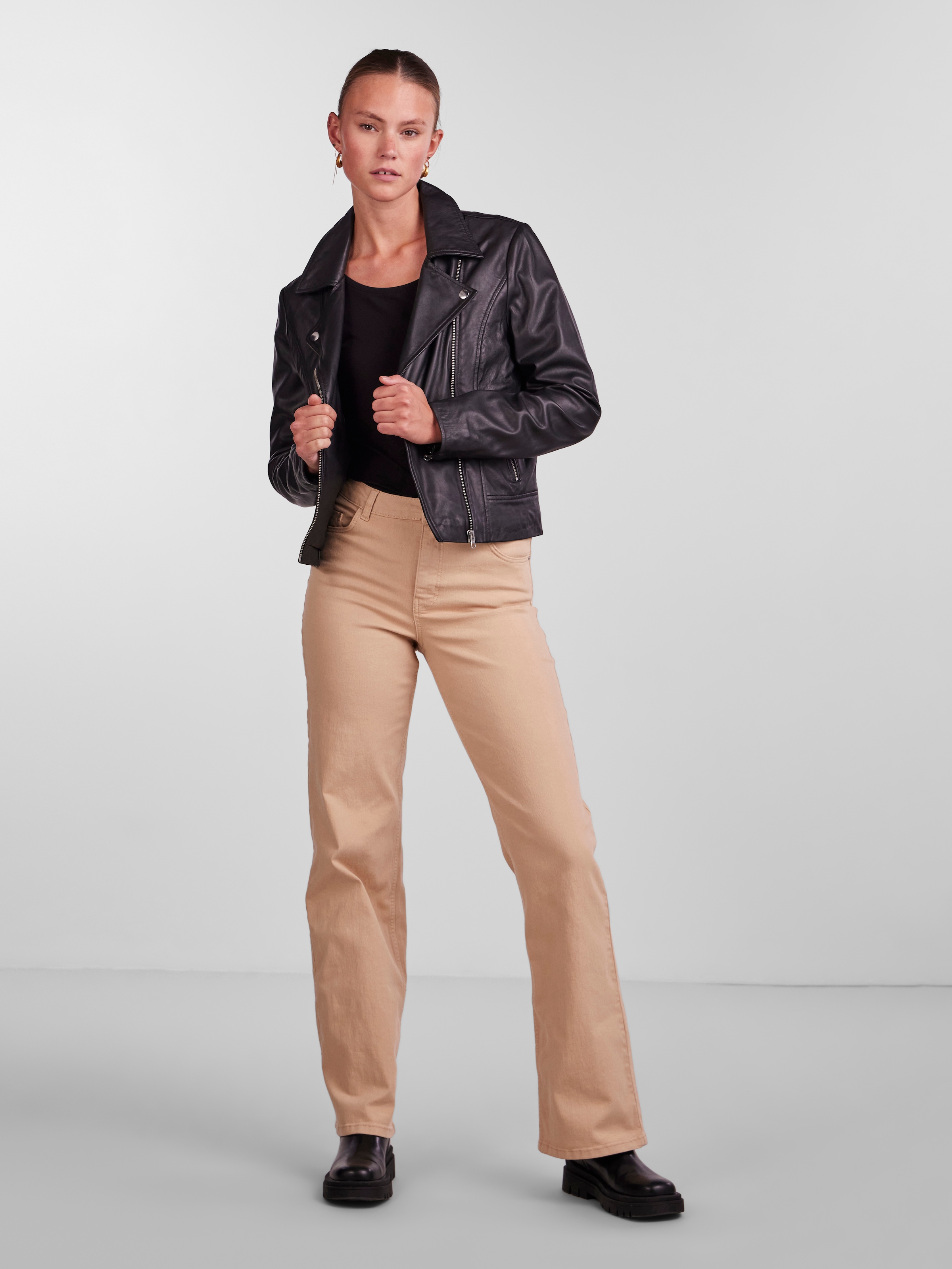 pieces Lederjacke »PCSUSSE LEATHER JACKET NOOS« aus weichem Lammleder