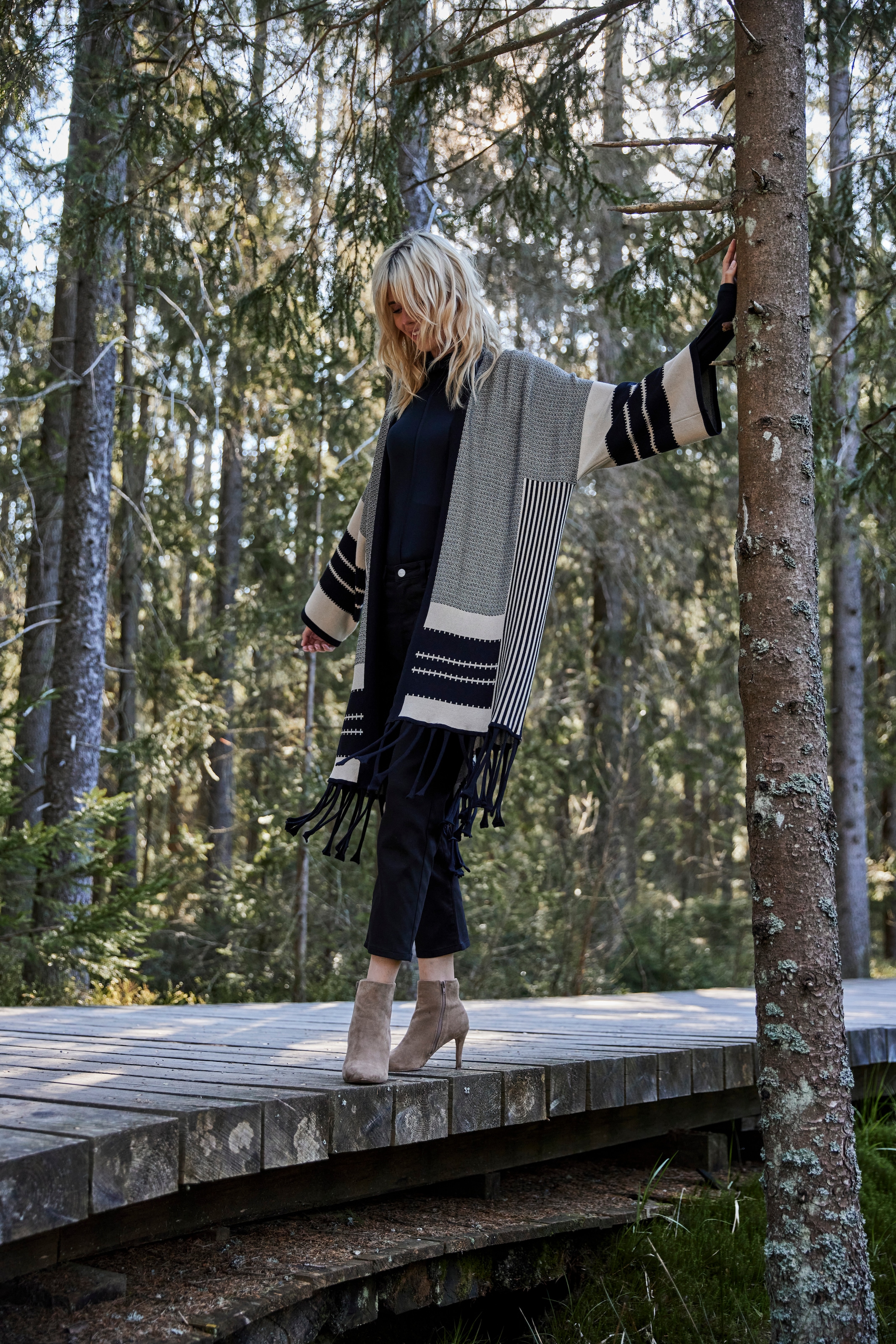 Aniston SELECTED Strickjacke , mit Fransen am Saum