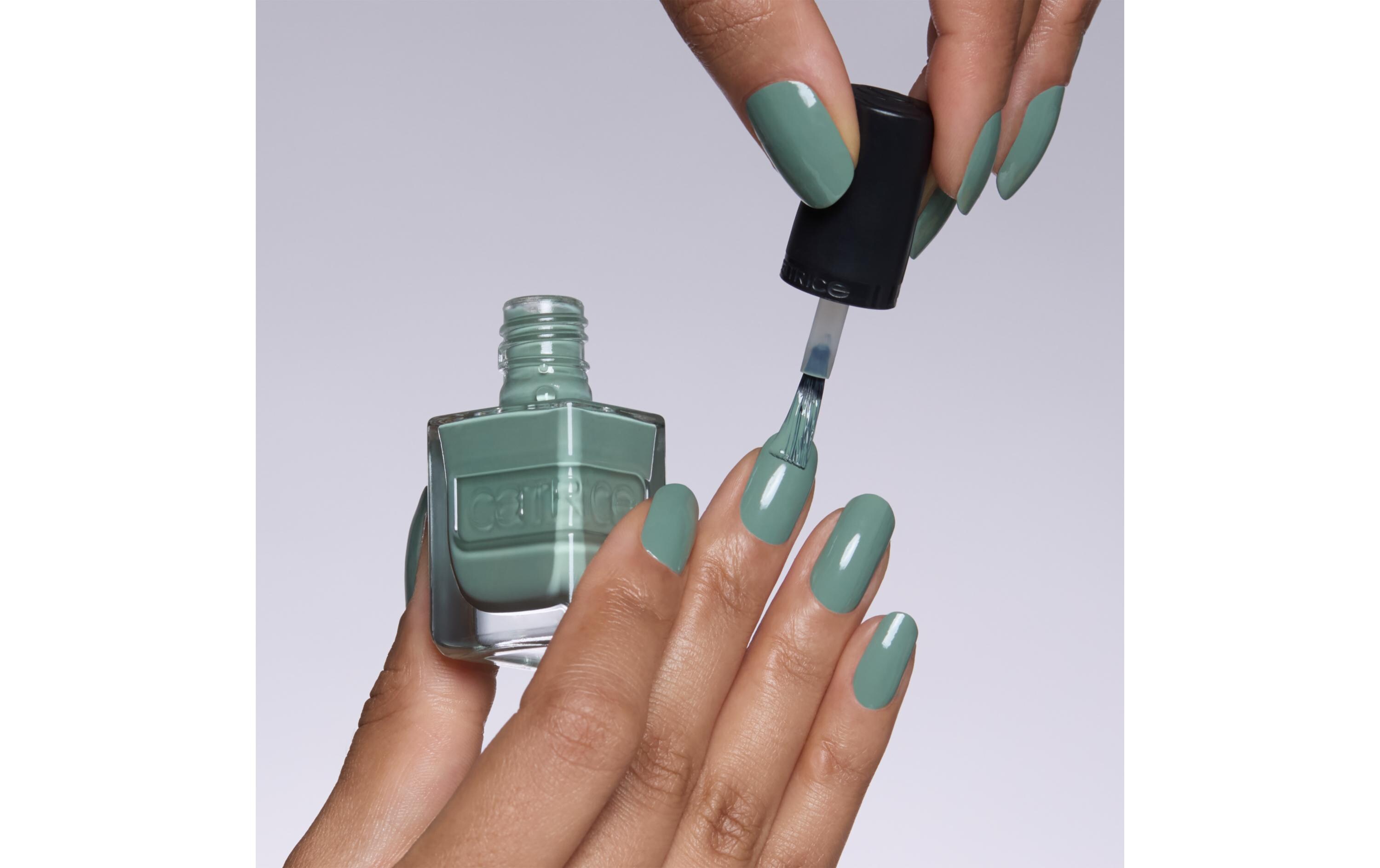 Nagellack Gel Affair 035 Love It Or Leaf ItLanganhaltender Gel-Nagellack in einem salbeigrünen Farbton