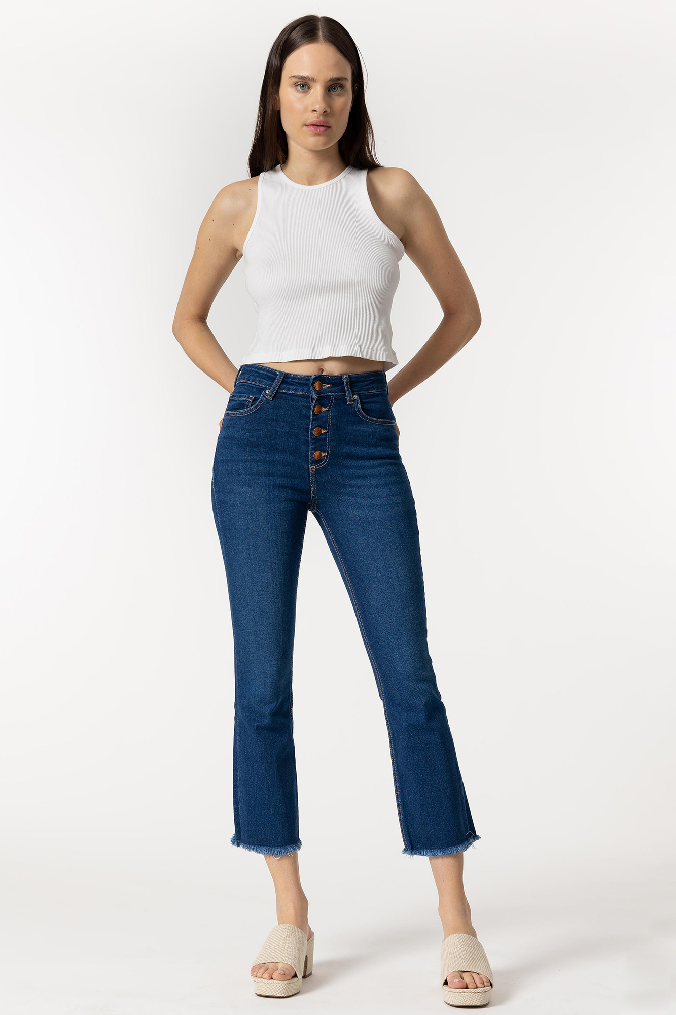Calça jeans cropped flare de cintura alta Megan