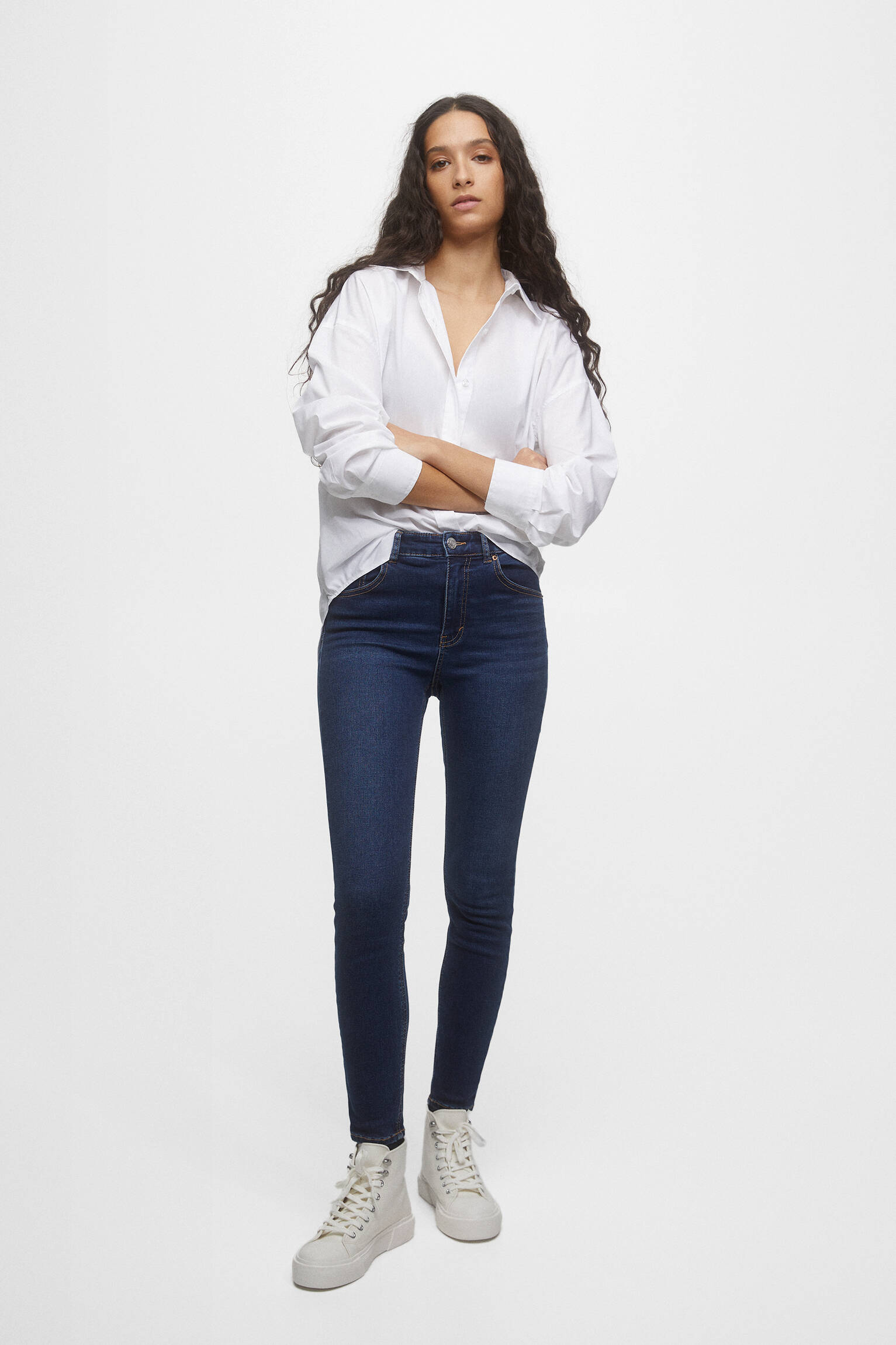 Calça jeans push-up de cintura média - azul escuro